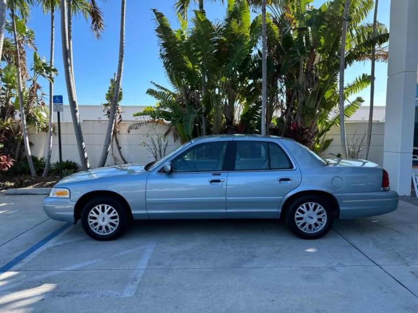 2003 Light Blue Metallic /Medium Parchment Ford Crown Victoria LX LOW MILES 31,713 (2FAFP74W53X) with an 4.6L SEFI OHC V8 Engine engine, Automatic transmission, located at 4701 North Dixie Hwy, Pompano Beach, FL, 33064, (954) 422-2889, 26.240938, -80.123474 - OUR WEBPAGE FLORIDACARS1.COM HAS OVER 100 PHOTOS AND FREE CARFAX LINK 2003 FORD CROWN VICTORIA LX VIN: 2FAFP74W53X100538 2 F A F P 7 4 W 5 3 X 1 0 0 5 3 8 SEDAN 4 DR 4.6L V8 F GASOLINE REAR WHEEL DRIVE Basic Features ABS Brakes CD Audio Power Mirrors Traction Control AM/FM Stereo Cassette Player Pow - Photo#4