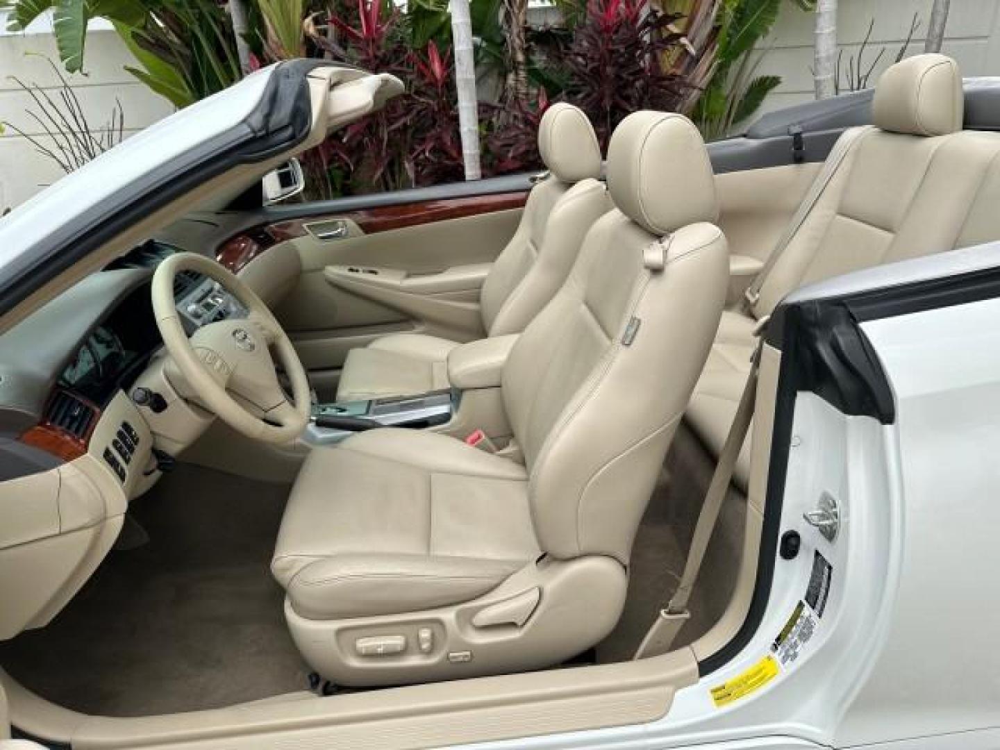 2006 Arctic Frost Pearl /Ivory Toyota Camry Solara LOW MILES 46,220 SLE V6 (4T1FA38P76U) with an 3.3L DOHC SMPI 24-Valve V6 Engine engine, Automatic transmission, located at 4701 North Dixie Hwy, Pompano Beach, FL, 33064, (954) 422-2889, 26.240938, -80.123474 - OUR WEBPAGE FLORIDACARS1.COM HAS OVER 100 PHOTOS AND FREE CARFAX LINK 2006 TOYOTA CAMRY SOLARA SLE V6 TOP OF THE LINE VIN: 4T1FA38P76U086754 4 T 1 F A 3 8 P 7 6 U 0 8 6 7 5 4 CONVERTIBLE 3.3L V6 F DOHC 24V GASOLINE 29 MPG FRONT WHEEL DRIVE Top Features Alloy Wheels Leather Seats Front Seat Heaters S - Photo#16