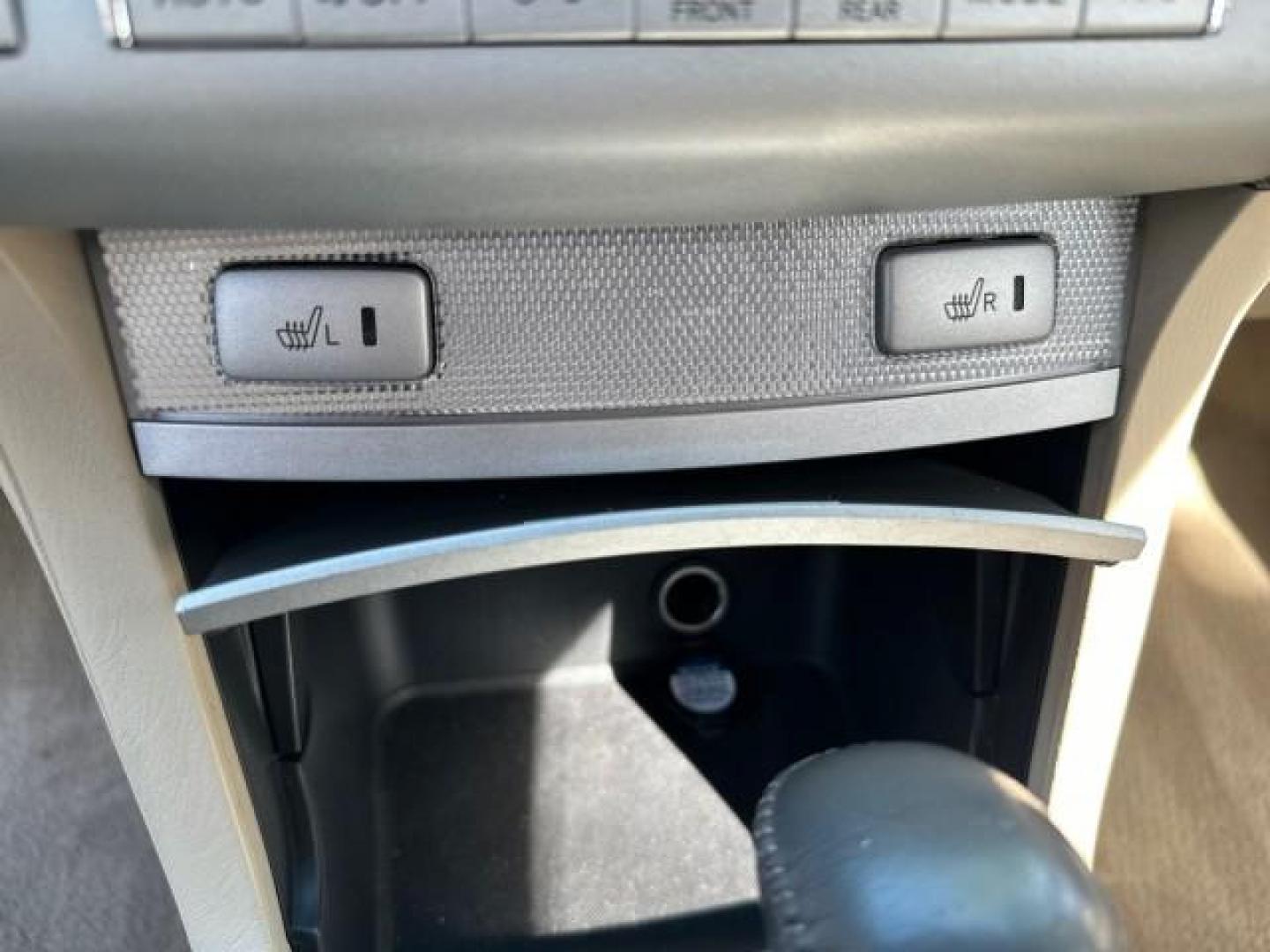 2006 Arctic Frost Pearl /Ivory Toyota Camry Solara LOW MILES 46,220 SLE V6 (4T1FA38P76U) with an 3.3L DOHC SMPI 24-Valve V6 Engine engine, Automatic transmission, located at 4701 North Dixie Hwy, Pompano Beach, FL, 33064, (954) 422-2889, 26.240938, -80.123474 - OUR WEBPAGE FLORIDACARS1.COM HAS OVER 100 PHOTOS AND FREE CARFAX LINK 2006 TOYOTA CAMRY SOLARA SLE V6 TOP OF THE LINE VIN: 4T1FA38P76U086754 4 T 1 F A 3 8 P 7 6 U 0 8 6 7 5 4 CONVERTIBLE 3.3L V6 F DOHC 24V GASOLINE 29 MPG FRONT WHEEL DRIVE Top Features Alloy Wheels Leather Seats Front Seat Heaters S - Photo#22