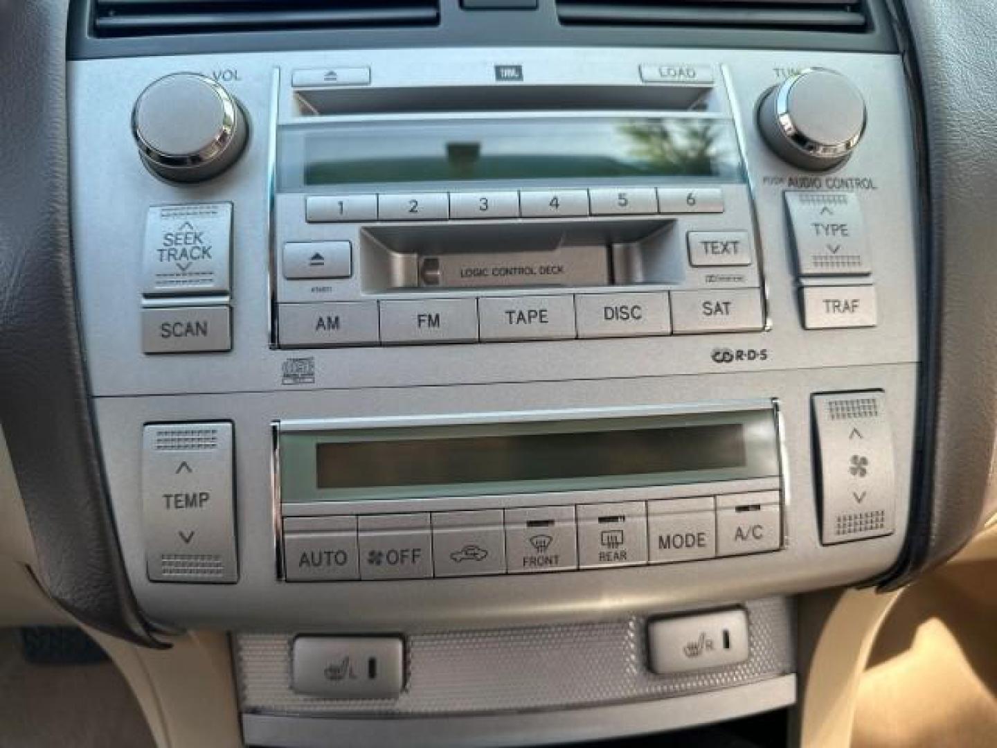 2006 Arctic Frost Pearl /Ivory Toyota Camry Solara LOW MILES 46,220 SLE V6 (4T1FA38P76U) with an 3.3L DOHC SMPI 24-Valve V6 Engine engine, Automatic transmission, located at 4701 North Dixie Hwy, Pompano Beach, FL, 33064, (954) 422-2889, 26.240938, -80.123474 - OUR WEBPAGE FLORIDACARS1.COM HAS OVER 100 PHOTOS AND FREE CARFAX LINK 2006 TOYOTA CAMRY SOLARA SLE V6 TOP OF THE LINE VIN: 4T1FA38P76U086754 4 T 1 F A 3 8 P 7 6 U 0 8 6 7 5 4 CONVERTIBLE 3.3L V6 F DOHC 24V GASOLINE 29 MPG FRONT WHEEL DRIVE Top Features Alloy Wheels Leather Seats Front Seat Heaters S - Photo#23