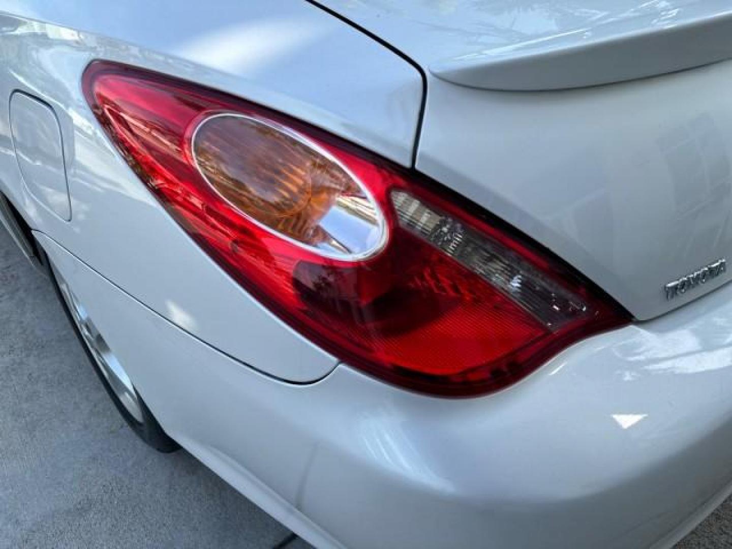 2006 Arctic Frost Pearl /Ivory Toyota Camry Solara LOW MILES 46,220 SLE V6 (4T1FA38P76U) with an 3.3L DOHC SMPI 24-Valve V6 Engine engine, Automatic transmission, located at 4701 North Dixie Hwy, Pompano Beach, FL, 33064, (954) 422-2889, 26.240938, -80.123474 - OUR WEBPAGE FLORIDACARS1.COM HAS OVER 100 PHOTOS AND FREE CARFAX LINK 2006 TOYOTA CAMRY SOLARA SLE V6 TOP OF THE LINE VIN: 4T1FA38P76U086754 4 T 1 F A 3 8 P 7 6 U 0 8 6 7 5 4 CONVERTIBLE 3.3L V6 F DOHC 24V GASOLINE 29 MPG FRONT WHEEL DRIVE Top Features Alloy Wheels Leather Seats Front Seat Heaters S - Photo#43