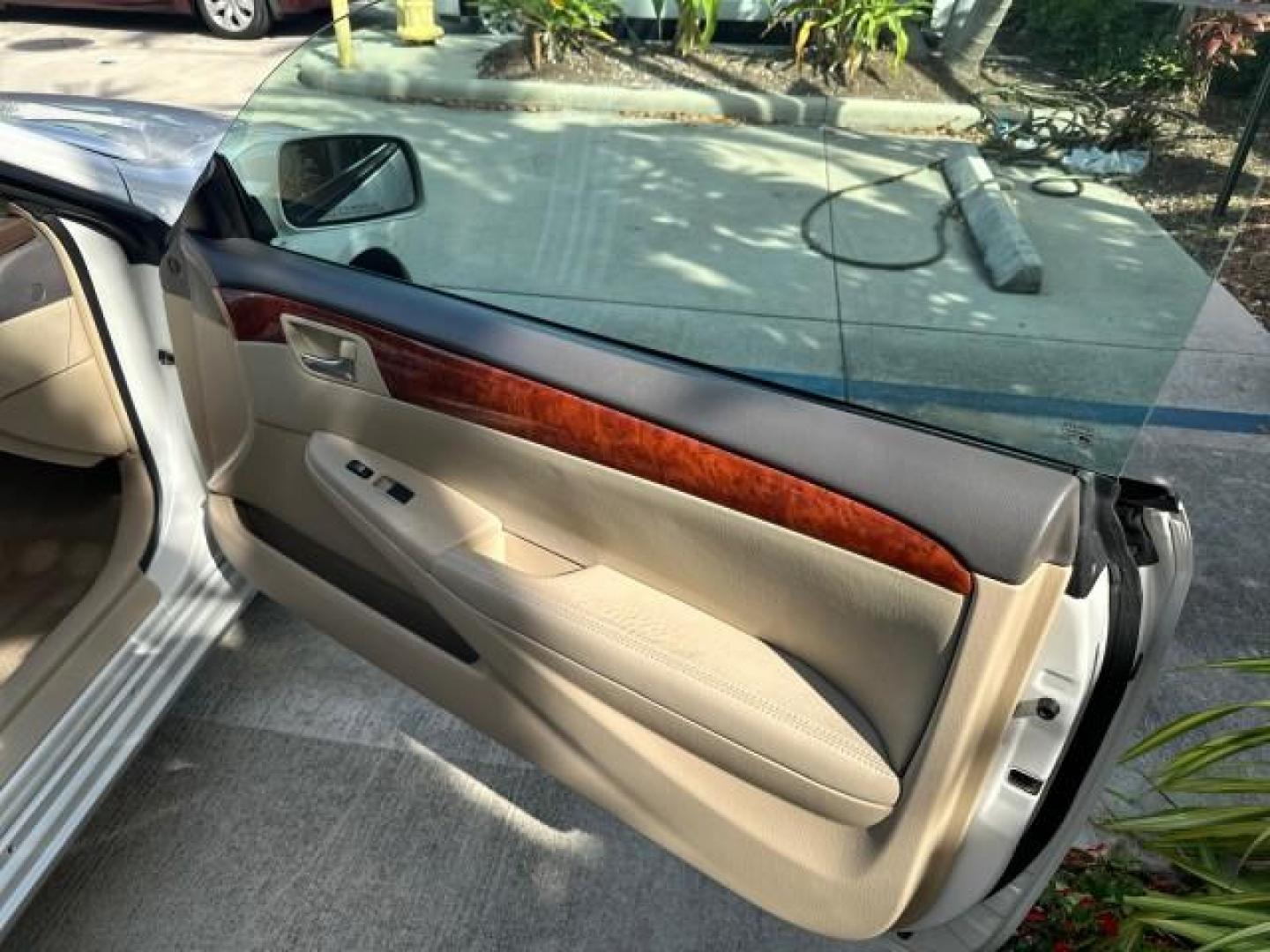 2006 Arctic Frost Pearl /Ivory Toyota Camry Solara LOW MILES 46,220 SLE V6 (4T1FA38P76U) with an 3.3L DOHC SMPI 24-Valve V6 Engine engine, Automatic transmission, located at 4701 North Dixie Hwy, Pompano Beach, FL, 33064, (954) 422-2889, 26.240938, -80.123474 - OUR WEBPAGE FLORIDACARS1.COM HAS OVER 100 PHOTOS AND FREE CARFAX LINK 2006 TOYOTA CAMRY SOLARA SLE V6 TOP OF THE LINE VIN: 4T1FA38P76U086754 4 T 1 F A 3 8 P 7 6 U 0 8 6 7 5 4 CONVERTIBLE 3.3L V6 F DOHC 24V GASOLINE 29 MPG FRONT WHEEL DRIVE Top Features Alloy Wheels Leather Seats Front Seat Heaters S - Photo#50