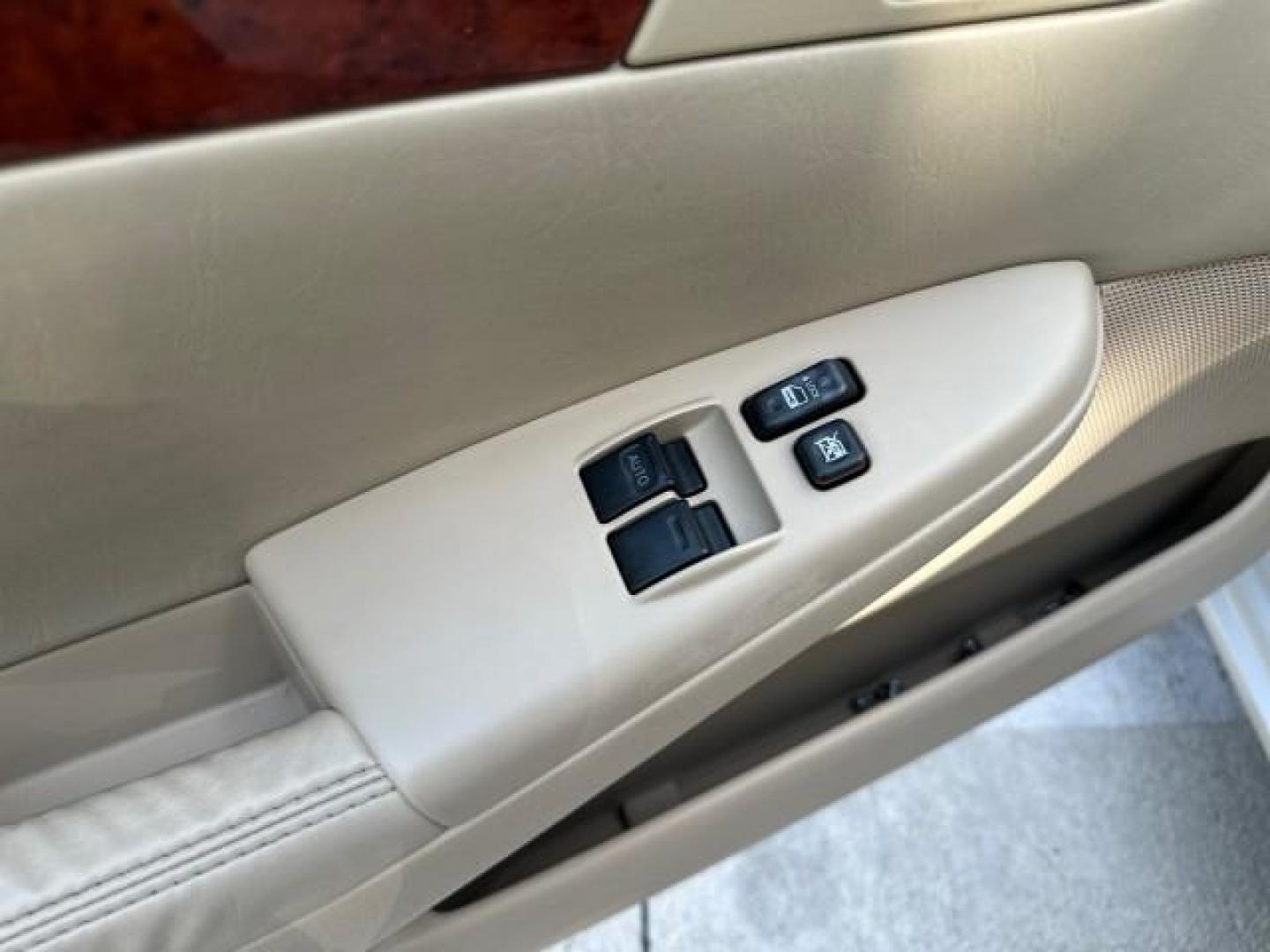 2006 Arctic Frost Pearl /Ivory Toyota Camry Solara LOW MILES 46,220 SLE V6 (4T1FA38P76U) with an 3.3L DOHC SMPI 24-Valve V6 Engine engine, Automatic transmission, located at 4701 North Dixie Hwy, Pompano Beach, FL, 33064, (954) 422-2889, 26.240938, -80.123474 - OUR WEBPAGE FLORIDACARS1.COM HAS OVER 100 PHOTOS AND FREE CARFAX LINK 2006 TOYOTA CAMRY SOLARA SLE V6 TOP OF THE LINE VIN: 4T1FA38P76U086754 4 T 1 F A 3 8 P 7 6 U 0 8 6 7 5 4 CONVERTIBLE 3.3L V6 F DOHC 24V GASOLINE 29 MPG FRONT WHEEL DRIVE Top Features Alloy Wheels Leather Seats Front Seat Heaters S - Photo#59