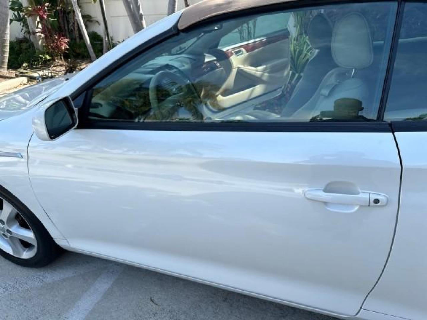 2006 Arctic Frost Pearl /Ivory Toyota Camry Solara LOW MILES 46,220 SLE V6 (4T1FA38P76U) with an 3.3L DOHC SMPI 24-Valve V6 Engine engine, Automatic transmission, located at 4701 North Dixie Hwy, Pompano Beach, FL, 33064, (954) 422-2889, 26.240938, -80.123474 - OUR WEBPAGE FLORIDACARS1.COM HAS OVER 100 PHOTOS AND FREE CARFAX LINK 2006 TOYOTA CAMRY SOLARA SLE V6 TOP OF THE LINE VIN: 4T1FA38P76U086754 4 T 1 F A 3 8 P 7 6 U 0 8 6 7 5 4 CONVERTIBLE 3.3L V6 F DOHC 24V GASOLINE 29 MPG FRONT WHEEL DRIVE Top Features Alloy Wheels Leather Seats Front Seat Heaters S - Photo#7
