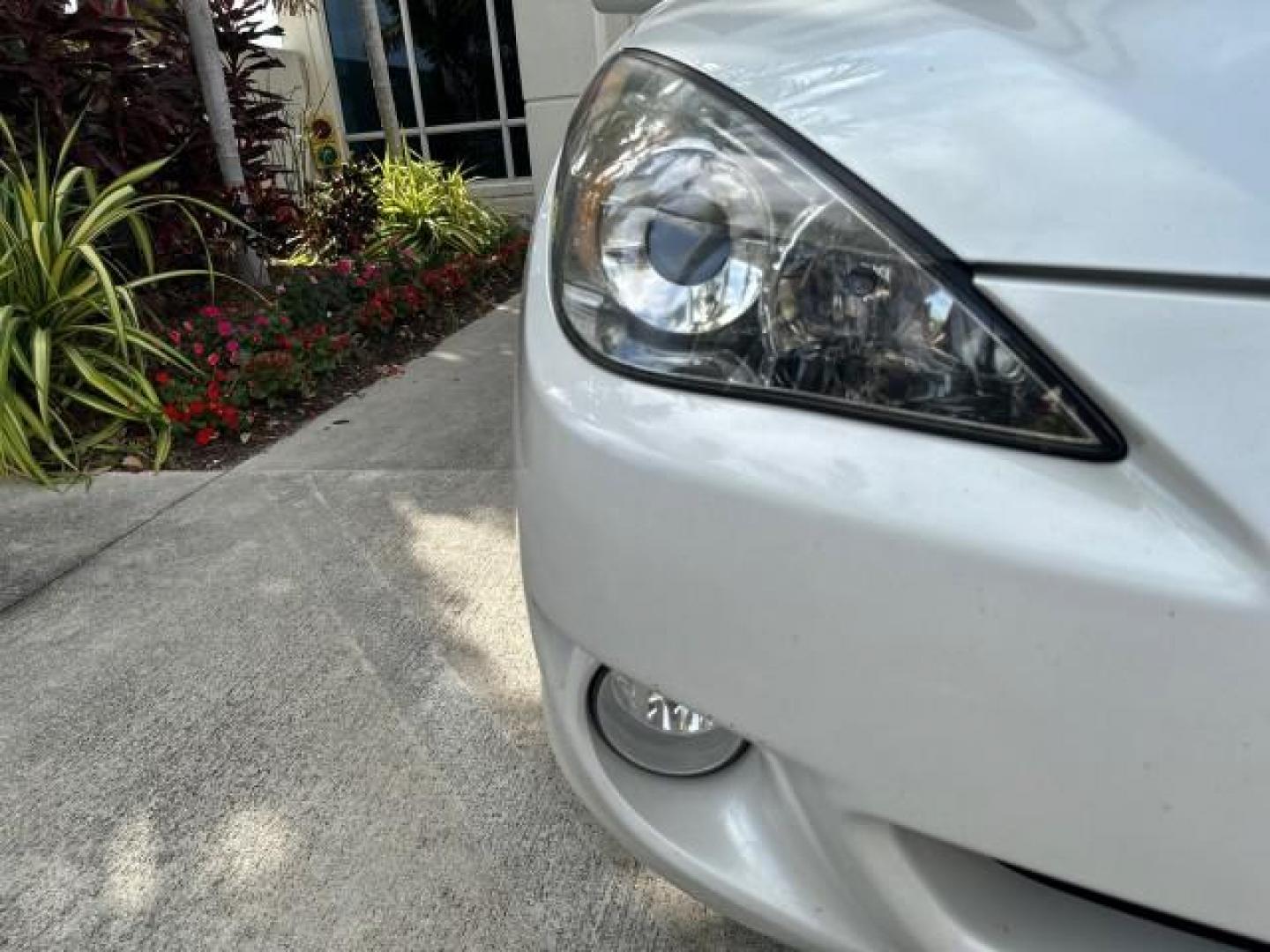 2006 Arctic Frost Pearl /Ivory Toyota Camry Solara LOW MILES 46,220 SLE V6 (4T1FA38P76U) with an 3.3L DOHC SMPI 24-Valve V6 Engine engine, Automatic transmission, located at 4701 North Dixie Hwy, Pompano Beach, FL, 33064, (954) 422-2889, 26.240938, -80.123474 - OUR WEBPAGE FLORIDACARS1.COM HAS OVER 100 PHOTOS AND FREE CARFAX LINK 2006 TOYOTA CAMRY SOLARA SLE V6 TOP OF THE LINE VIN: 4T1FA38P76U086754 4 T 1 F A 3 8 P 7 6 U 0 8 6 7 5 4 CONVERTIBLE 3.3L V6 F DOHC 24V GASOLINE 29 MPG FRONT WHEEL DRIVE Top Features Alloy Wheels Leather Seats Front Seat Heaters S - Photo#89
