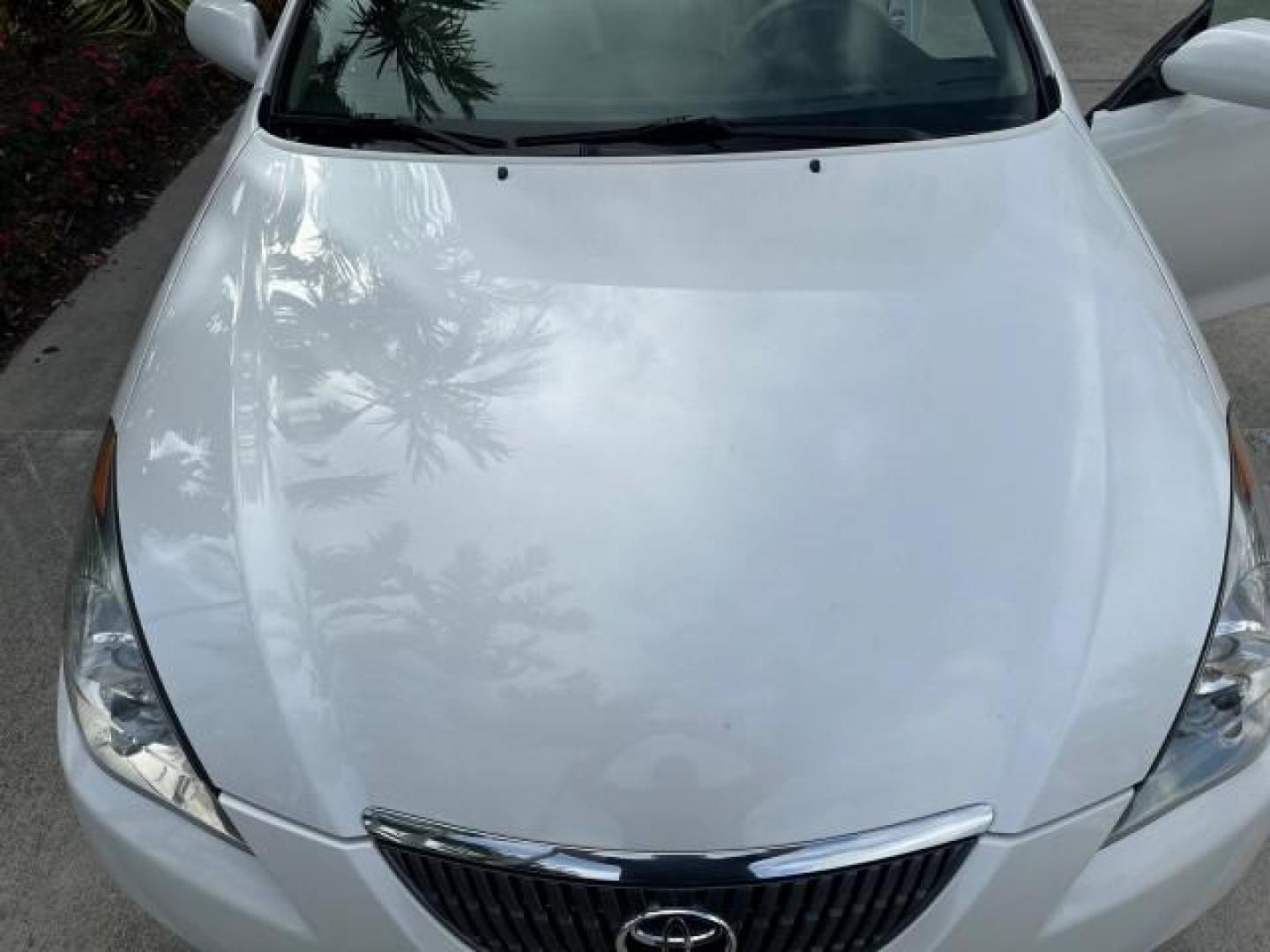 2006 Arctic Frost Pearl /Ivory Toyota Camry Solara LOW MILES 46,220 SLE V6 (4T1FA38P76U) with an 3.3L DOHC SMPI 24-Valve V6 Engine engine, Automatic transmission, located at 4701 North Dixie Hwy, Pompano Beach, FL, 33064, (954) 422-2889, 26.240938, -80.123474 - OUR WEBPAGE FLORIDACARS1.COM HAS OVER 100 PHOTOS AND FREE CARFAX LINK 2006 TOYOTA CAMRY SOLARA SLE V6 TOP OF THE LINE VIN: 4T1FA38P76U086754 4 T 1 F A 3 8 P 7 6 U 0 8 6 7 5 4 CONVERTIBLE 3.3L V6 F DOHC 24V GASOLINE 29 MPG FRONT WHEEL DRIVE Top Features Alloy Wheels Leather Seats Front Seat Heaters S - Photo#94