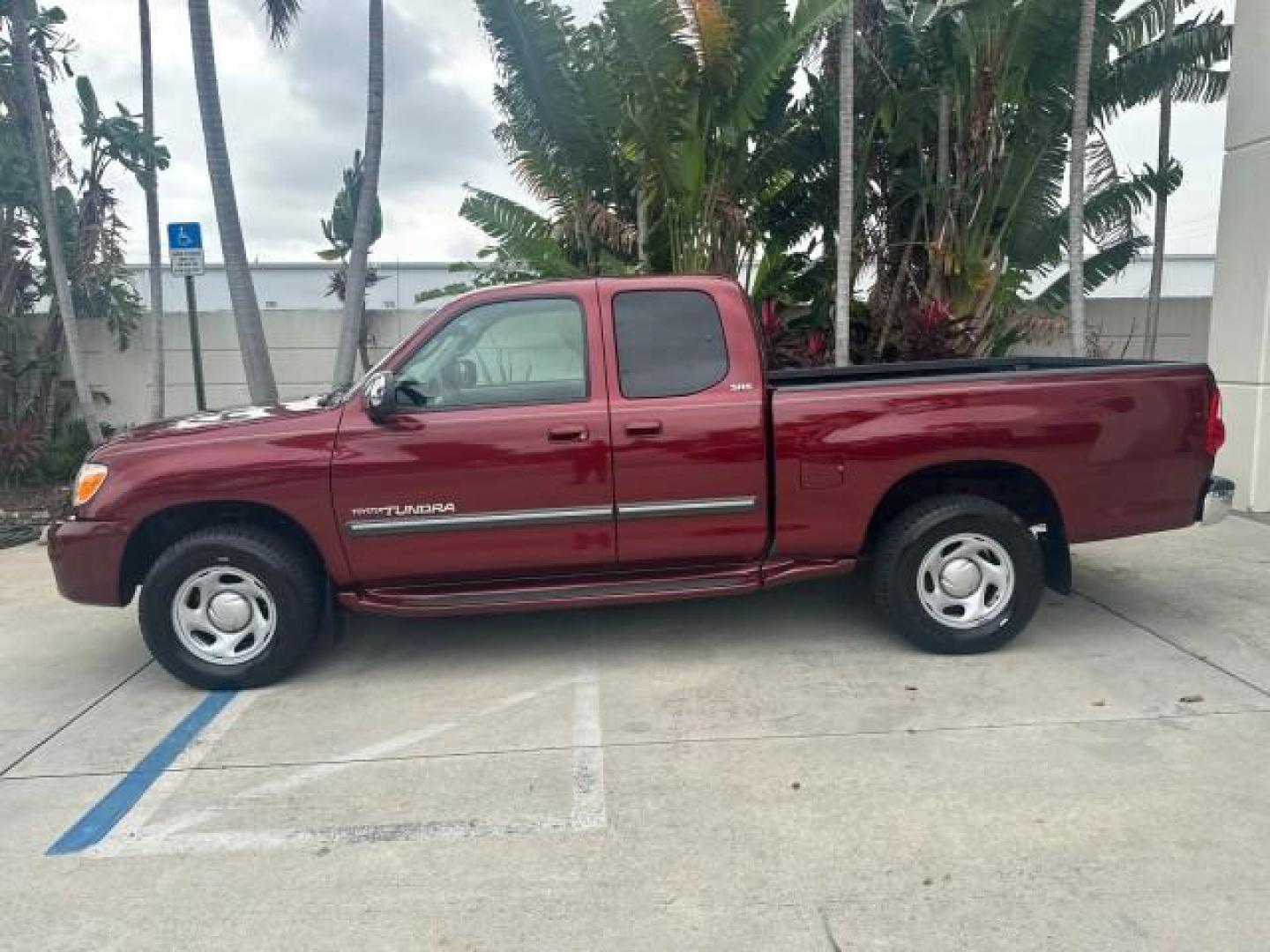 2006 Salsa Red Pearl /Light Charcoal Toyota Tundra SR5 1 OWNER LOW MILES 64,232 (5TBRU34146S) with an 4.0L DOHC SEFI 24-Valve V6 Engine engine, Automatic transmission, located at 4701 North Dixie Hwy, Pompano Beach, FL, 33064, (954) 422-2889, 26.240938, -80.123474 - OUR WEBPAGE FLORIDACARS1.COM HAS OVER 100 PHOTOS AND FREE CARFAX LINK 2006 TOYOTA TUNDRA SR5 VIN: 5TBRU34146S465329 5 T B R U 3 4 1 4 6 S 4 6 5 3 2 9 4 DOOR EXTENDED CAB PICKUP 4.0L V6 F DOHC 24V GASOLINE REAR WHEEL DRIVE Top Features Bed Liner Cloth Seats Running Boards Basic Features ABS Brakes Au - Photo#4