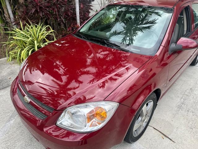 2008 Sport Red Tintcoat /Gray Chevrolet Cobalt LT LOW MILES 60,652 (1G1AL58F287) with an Ecotec 2.2L DOHC 16-Valve 4-Cyl SFI Engine engine, Automatic transmission, located at 4701 North Dixie Hwy, Pompano Beach, FL, 33064, (954) 422-2889, 26.240938, -80.123474 - OUR WEBPAGE FLORIDACARS1.COM HAS OVER 100 PHOTOS AND FREE CARFAX LINK 2008 CHEVROLET COBALT LT VIN: 1G1AL58F287179140 1 G 1 A L 5 8 F 2 8 7 1 7 9 1 4 0 SEDAN 4 DR 2.2L I4 F DOHC 16V GASOLINE 33 MPG GREAT COMMUTER CAR FRONT WHEEL DRIVE Top Features Alloy Wheels Cloth Seats Satellite Radio Ready Basic - Photo#26