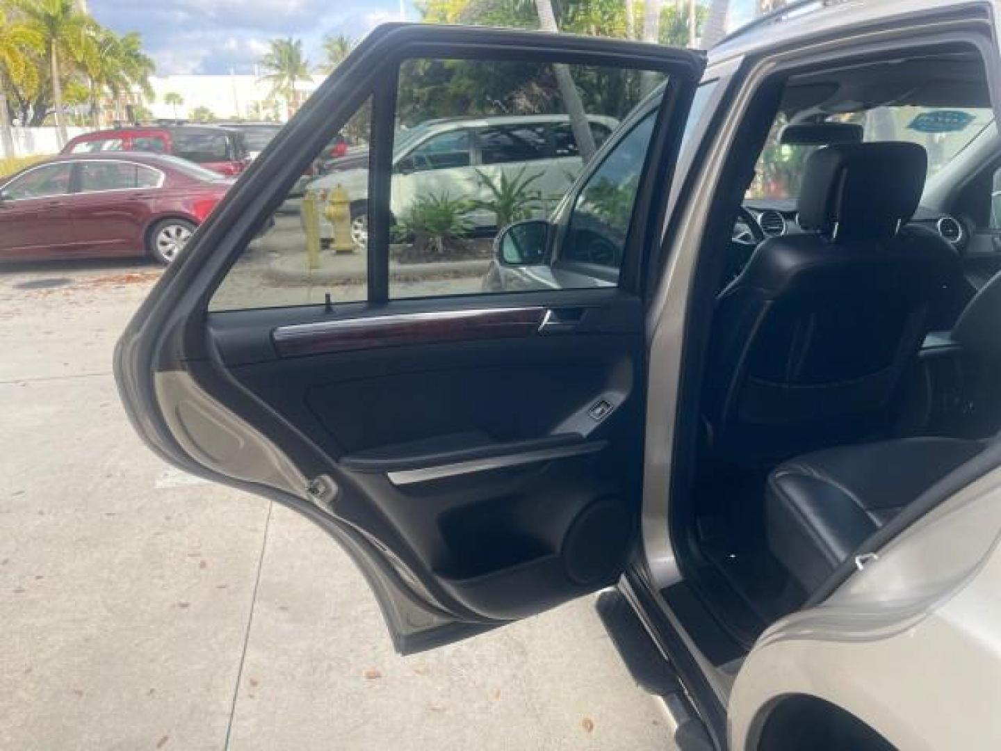 2006 Pewter Metallic /Black Mercedes-Benz M-Class 5.0L AWD CLEAN (4JGBB75E46A) with an 5.0L SMPI SOHC 24-Valve V8 Engine engine, Automatic transmission, located at 4701 North Dixie Hwy, Pompano Beach, FL, 33064, (954) 422-2889, 26.240938, -80.123474 - OUR WEBPAGE FLORIDACARS1.COM HAS OVER 100 PHOTOS AND FREE CARFAX LINK 2006 MERCEDES-BENZ M-CLASS ML 500 VIN: 4JGBB75E46A011498 4 J G B B 7 5 E 4 6 A 0 1 1 4 9 8 4 DOOR WAGON/SPORT UTILITY 5.0L V8 F SOHC 24V GASOLINE ALL WHEEL DRIVE NO RECALLS THIS IS A TRADE IN THE LADY TRAVELED HWY MILES,CLEAN 2 OW - Photo#13