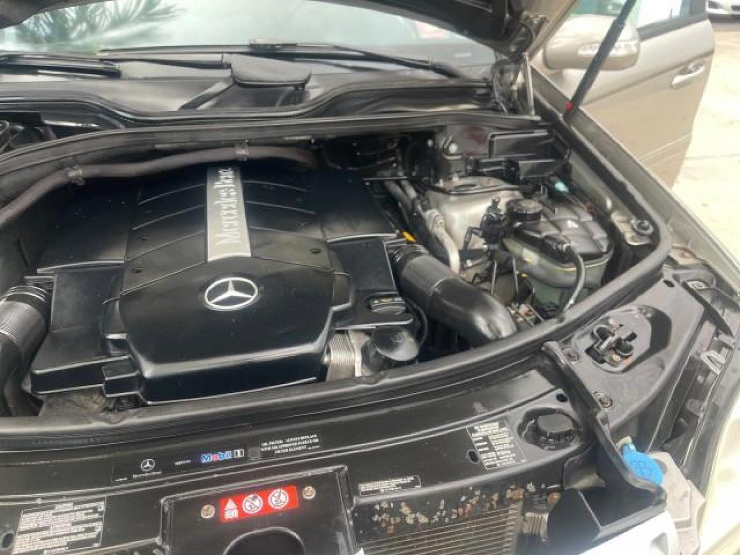 2006 Pewter Metallic /Black Mercedes-Benz M-Class 5.0L AWD CLEAN (4JGBB75E46A) with an 5.0L SMPI SOHC 24-Valve V8 Engine engine, Automatic transmission, located at 4701 North Dixie Hwy, Pompano Beach, FL, 33064, (954) 422-2889, 26.240938, -80.123474 - OUR WEBPAGE FLORIDACARS1.COM HAS OVER 100 PHOTOS AND FREE CARFAX LINK 2006 MERCEDES-BENZ M-CLASS ML 500 VIN: 4JGBB75E46A011498 4 J G B B 7 5 E 4 6 A 0 1 1 4 9 8 4 DOOR WAGON/SPORT UTILITY 5.0L V8 F SOHC 24V GASOLINE ALL WHEEL DRIVE NO RECALLS THIS IS A TRADE IN THE LADY TRAVELED HWY MILES,CLEAN 2 OW - Photo#26