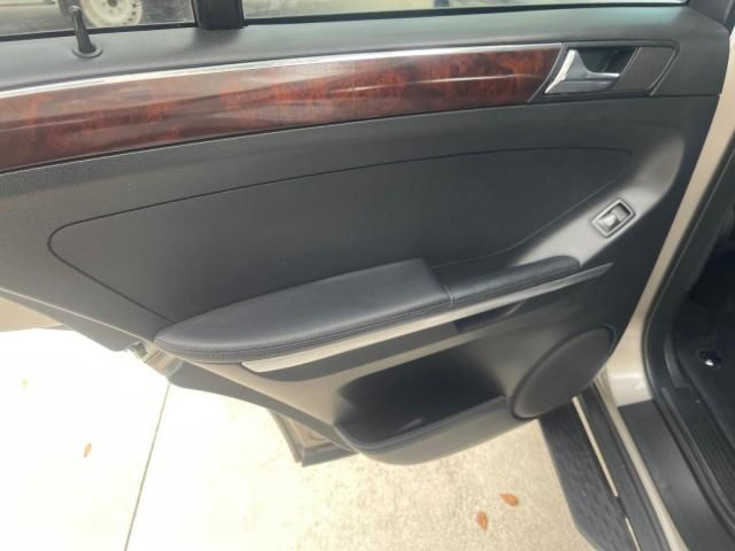2006 Pewter Metallic /Black Mercedes-Benz M-Class 5.0L AWD CLEAN (4JGBB75E46A) with an 5.0L SMPI SOHC 24-Valve V8 Engine engine, Automatic transmission, located at 4701 North Dixie Hwy, Pompano Beach, FL, 33064, (954) 422-2889, 26.240938, -80.123474 - OUR WEBPAGE FLORIDACARS1.COM HAS OVER 100 PHOTOS AND FREE CARFAX LINK 2006 MERCEDES-BENZ M-CLASS ML 500 VIN: 4JGBB75E46A011498 4 J G B B 7 5 E 4 6 A 0 1 1 4 9 8 4 DOOR WAGON/SPORT UTILITY 5.0L V8 F SOHC 24V GASOLINE ALL WHEEL DRIVE NO RECALLS THIS IS A TRADE IN THE LADY TRAVELED HWY MILES,CLEAN 2 OW - Photo#45
