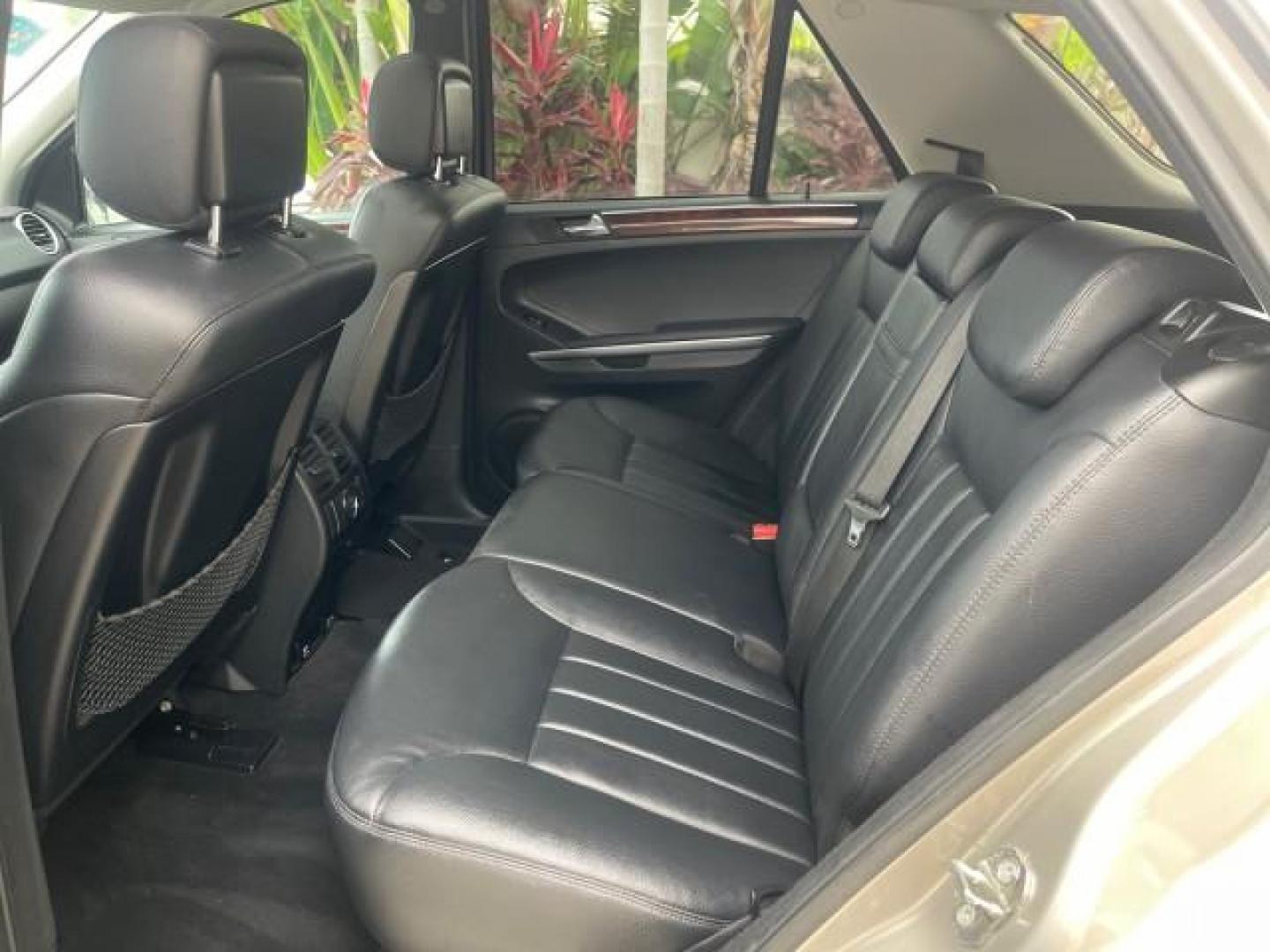 2006 Pewter Metallic /Black Mercedes-Benz M-Class 5.0L AWD CLEAN (4JGBB75E46A) with an 5.0L SMPI SOHC 24-Valve V8 Engine engine, Automatic transmission, located at 4701 North Dixie Hwy, Pompano Beach, FL, 33064, (954) 422-2889, 26.240938, -80.123474 - OUR WEBPAGE FLORIDACARS1.COM HAS OVER 100 PHOTOS AND FREE CARFAX LINK 2006 MERCEDES-BENZ M-CLASS ML 500 VIN: 4JGBB75E46A011498 4 J G B B 7 5 E 4 6 A 0 1 1 4 9 8 4 DOOR WAGON/SPORT UTILITY 5.0L V8 F SOHC 24V GASOLINE ALL WHEEL DRIVE NO RECALLS THIS IS A TRADE IN THE LADY TRAVELED HWY MILES,CLEAN 2 OW - Photo#46