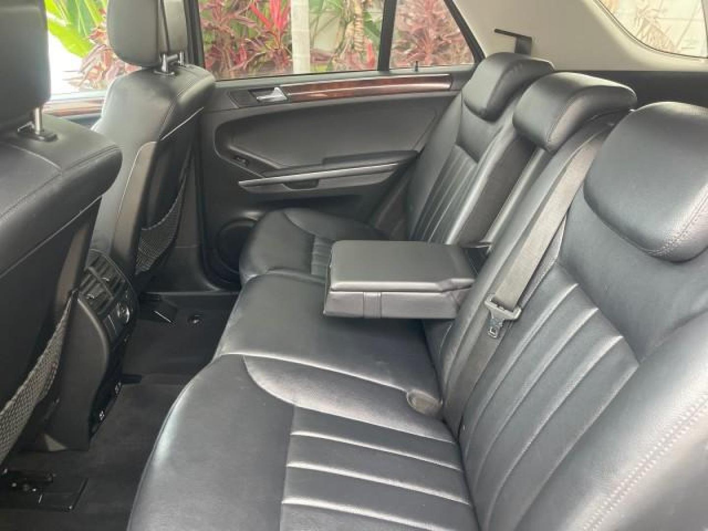 2006 Pewter Metallic /Black Mercedes-Benz M-Class 5.0L AWD CLEAN (4JGBB75E46A) with an 5.0L SMPI SOHC 24-Valve V8 Engine engine, Automatic transmission, located at 4701 North Dixie Hwy, Pompano Beach, FL, 33064, (954) 422-2889, 26.240938, -80.123474 - OUR WEBPAGE FLORIDACARS1.COM HAS OVER 100 PHOTOS AND FREE CARFAX LINK 2006 MERCEDES-BENZ M-CLASS ML 500 VIN: 4JGBB75E46A011498 4 J G B B 7 5 E 4 6 A 0 1 1 4 9 8 4 DOOR WAGON/SPORT UTILITY 5.0L V8 F SOHC 24V GASOLINE ALL WHEEL DRIVE NO RECALLS THIS IS A TRADE IN THE LADY TRAVELED HWY MILES,CLEAN 2 OW - Photo#47