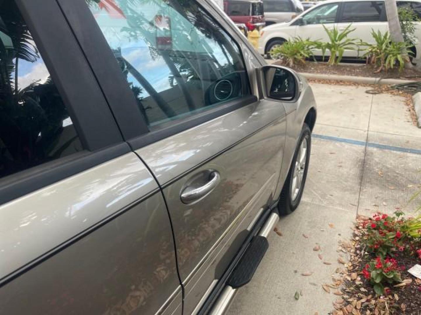 2006 Pewter Metallic /Black Mercedes-Benz M-Class 5.0L AWD CLEAN (4JGBB75E46A) with an 5.0L SMPI SOHC 24-Valve V8 Engine engine, Automatic transmission, located at 4701 North Dixie Hwy, Pompano Beach, FL, 33064, (954) 422-2889, 26.240938, -80.123474 - OUR WEBPAGE FLORIDACARS1.COM HAS OVER 100 PHOTOS AND FREE CARFAX LINK 2006 MERCEDES-BENZ M-CLASS ML 500 VIN: 4JGBB75E46A011498 4 J G B B 7 5 E 4 6 A 0 1 1 4 9 8 4 DOOR WAGON/SPORT UTILITY 5.0L V8 F SOHC 24V GASOLINE ALL WHEEL DRIVE NO RECALLS THIS IS A TRADE IN THE LADY TRAVELED HWY MILES,CLEAN 2 OW - Photo#64