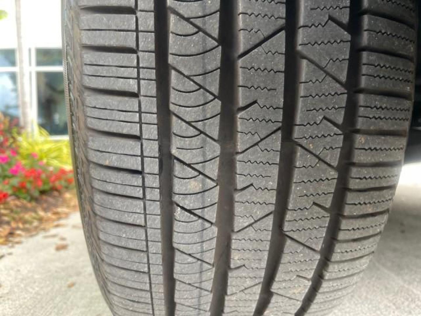 2006 Pewter Metallic /Black Mercedes-Benz M-Class 5.0L AWD CLEAN (4JGBB75E46A) with an 5.0L SMPI SOHC 24-Valve V8 Engine engine, Automatic transmission, located at 4701 North Dixie Hwy, Pompano Beach, FL, 33064, (954) 422-2889, 26.240938, -80.123474 - OUR WEBPAGE FLORIDACARS1.COM HAS OVER 100 PHOTOS AND FREE CARFAX LINK 2006 MERCEDES-BENZ M-CLASS ML 500 VIN: 4JGBB75E46A011498 4 J G B B 7 5 E 4 6 A 0 1 1 4 9 8 4 DOOR WAGON/SPORT UTILITY 5.0L V8 F SOHC 24V GASOLINE ALL WHEEL DRIVE NO RECALLS THIS IS A TRADE IN THE LADY TRAVELED HWY MILES,CLEAN 2 OW - Photo#76
