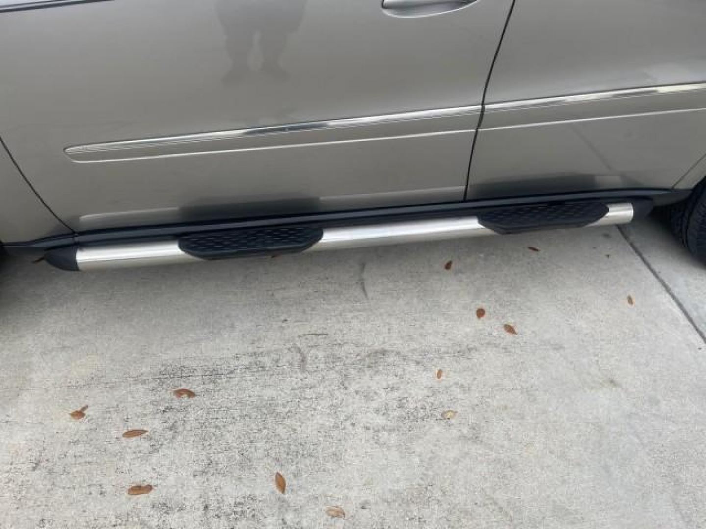 2006 Pewter Metallic /Black Mercedes-Benz M-Class 5.0L AWD CLEAN (4JGBB75E46A) with an 5.0L SMPI SOHC 24-Valve V8 Engine engine, Automatic transmission, located at 4701 North Dixie Hwy, Pompano Beach, FL, 33064, (954) 422-2889, 26.240938, -80.123474 - OUR WEBPAGE FLORIDACARS1.COM HAS OVER 100 PHOTOS AND FREE CARFAX LINK 2006 MERCEDES-BENZ M-CLASS ML 500 VIN: 4JGBB75E46A011498 4 J G B B 7 5 E 4 6 A 0 1 1 4 9 8 4 DOOR WAGON/SPORT UTILITY 5.0L V8 F SOHC 24V GASOLINE ALL WHEEL DRIVE NO RECALLS THIS IS A TRADE IN THE LADY TRAVELED HWY MILES,CLEAN 2 OW - Photo#84