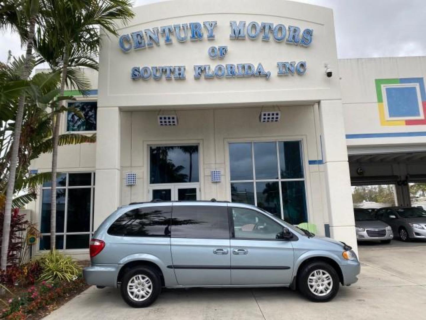 2002 Steel Blue Pearl /Navy Blue Dodge Caravan Sport 1 OWNER LOW MILES 71,753 (2B4GP44342R) with an 3.3L SMPI Flex-Fuel V6 Engine engine, Automatic transmission, located at 4701 North Dixie Hwy, Pompano Beach, FL, 33064, (954) 422-2889, 26.240938, -80.123474 - OUR WEBPAGE FLORIDACARS1.COM HAS OVER 100 PHOTOS AND FREE CARFAX LINK 2002 DODGE GRAND CARAVAN SPORT VIN: 2B4GP44342R746558 2 B 4 G P 4 4 3 4 2 R 7 4 6 5 5 8 VAN 3.3L V6 F SOHC 12V GASOLINE FRONT WHEEL DRIVE Top Features Cloth Seats Third Row Seat Tow Hitch Basic Features ABS Brakes CD Audio Full Ro - Photo#0