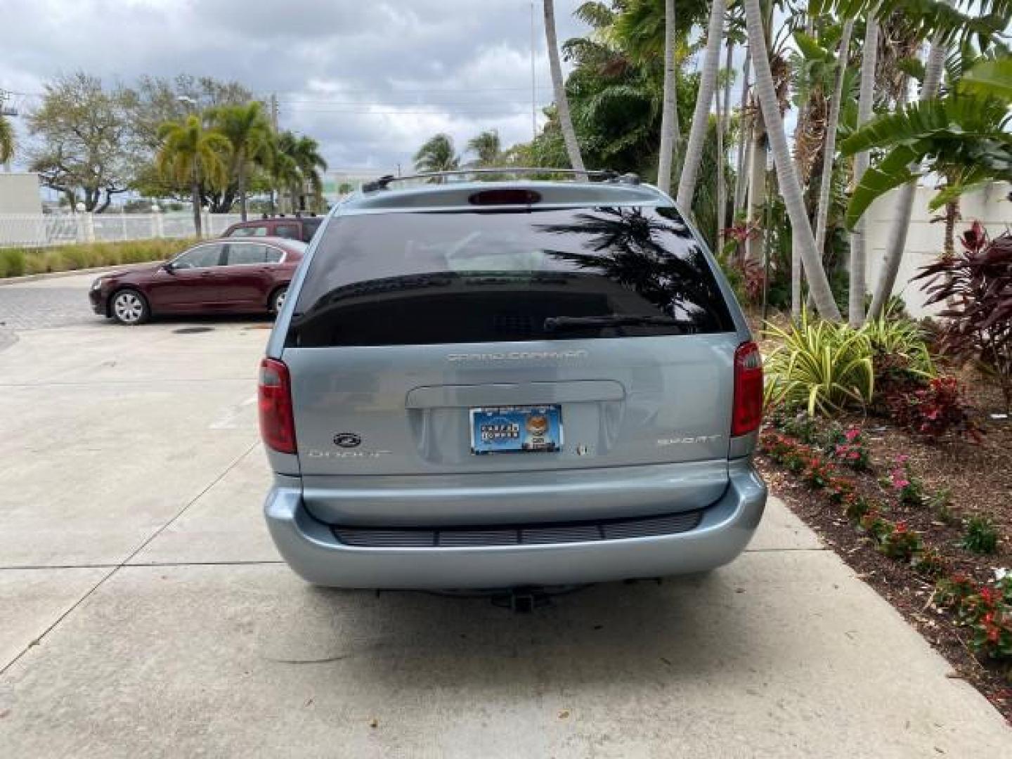 2002 Steel Blue Pearl /Navy Blue Dodge Caravan Sport 1 OWNER LOW MILES 71,753 (2B4GP44342R) with an 3.3L SMPI Flex-Fuel V6 Engine engine, Automatic transmission, located at 4701 North Dixie Hwy, Pompano Beach, FL, 33064, (954) 422-2889, 26.240938, -80.123474 - OUR WEBPAGE FLORIDACARS1.COM HAS OVER 100 PHOTOS AND FREE CARFAX LINK 2002 DODGE GRAND CARAVAN SPORT VIN: 2B4GP44342R746558 2 B 4 G P 4 4 3 4 2 R 7 4 6 5 5 8 VAN 3.3L V6 F SOHC 12V GASOLINE FRONT WHEEL DRIVE Top Features Cloth Seats Third Row Seat Tow Hitch Basic Features ABS Brakes CD Audio Full Ro - Photo#6