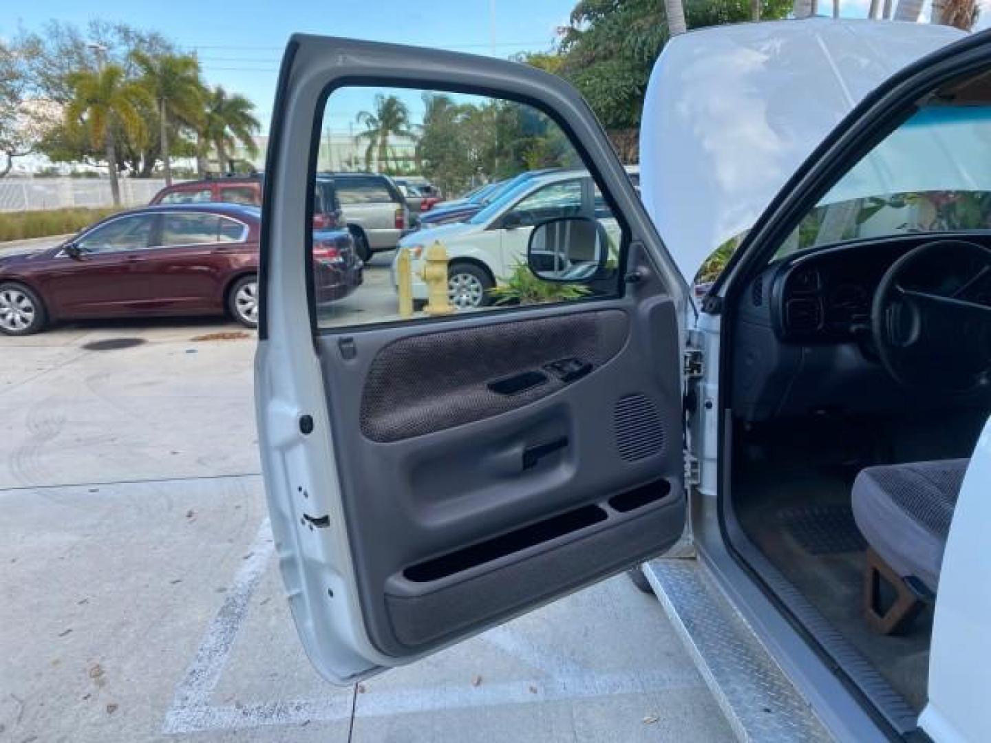1999 Bright White /Mist Gray Dodge Ram 1500 LOW MILES 82,105 AC NICE (1B7HC16Z1XS) with an 5.9L SMPI V8 Magnum Engine engine, Automatic transmission, located at 4701 North Dixie Hwy, Pompano Beach, FL, 33064, (954) 422-2889, 26.240938, -80.123474 - OUR WEBPAGE FLORIDACARS1.COM HAS OVER 100 PHOTOS AND FREE CARFAX LINK 1999 DODGE RAM 1500 LARAMIE SLT NO RECALLS VIN: 1B7HC16Z1XS115419 1 B 7 H C 1 6 Z 1 X S 1 1 5 4 1 9 PICKUP 8 FT LONG BED 5.9L V8 F OHV 16V GASOLINE REAR WHEEL DRIVE TOW PKG Top Features Bed Liner Cloth Seats Running Boards Basic F - Photo#9