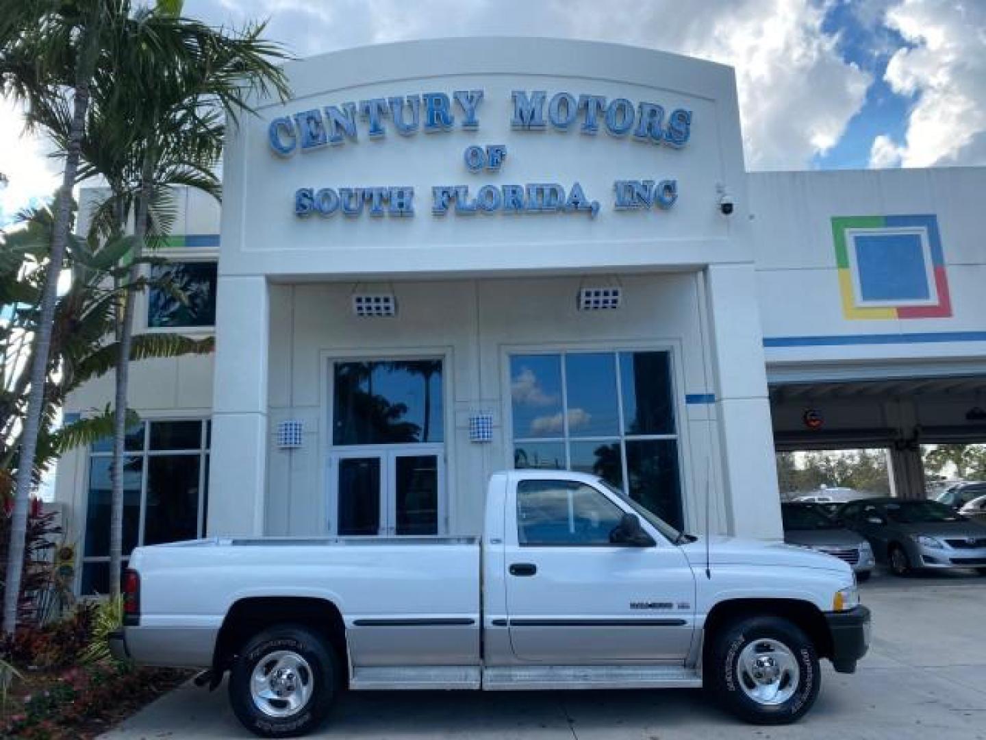 1999 Bright White /Mist Gray Dodge Ram 1500 LOW MILES 82,105 AC NICE (1B7HC16Z1XS) with an 5.9L SMPI V8 Magnum Engine engine, Automatic transmission, located at 4701 North Dixie Hwy, Pompano Beach, FL, 33064, (954) 422-2889, 26.240938, -80.123474 - OUR WEBPAGE FLORIDACARS1.COM HAS OVER 100 PHOTOS AND FREE CARFAX LINK 1999 DODGE RAM 1500 LARAMIE SLT NO RECALLS VIN: 1B7HC16Z1XS115419 1 B 7 H C 1 6 Z 1 X S 1 1 5 4 1 9 PICKUP 8 FT LONG BED 5.9L V8 F OHV 16V GASOLINE REAR WHEEL DRIVE TOW PKG Top Features Bed Liner Cloth Seats Running Boards Basic F - Photo#0