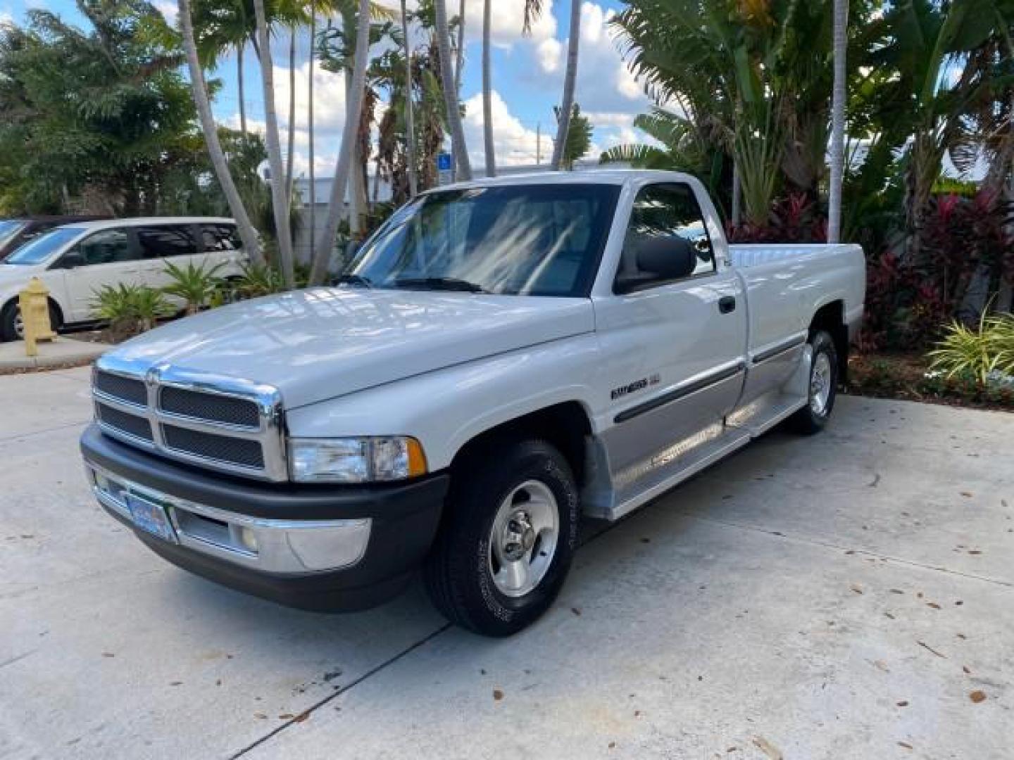 1999 Bright White /Mist Gray Dodge Ram 1500 LOW MILES 82,105 AC NICE (1B7HC16Z1XS) with an 5.9L SMPI V8 Magnum Engine engine, Automatic transmission, located at 4701 North Dixie Hwy, Pompano Beach, FL, 33064, (954) 422-2889, 26.240938, -80.123474 - OUR WEBPAGE FLORIDACARS1.COM HAS OVER 100 PHOTOS AND FREE CARFAX LINK 1999 DODGE RAM 1500 LARAMIE SLT NO RECALLS VIN: 1B7HC16Z1XS115419 1 B 7 H C 1 6 Z 1 X S 1 1 5 4 1 9 PICKUP 8 FT LONG BED 5.9L V8 F OHV 16V GASOLINE REAR WHEEL DRIVE TOW PKG Top Features Bed Liner Cloth Seats Running Boards Basic F - Photo#3
