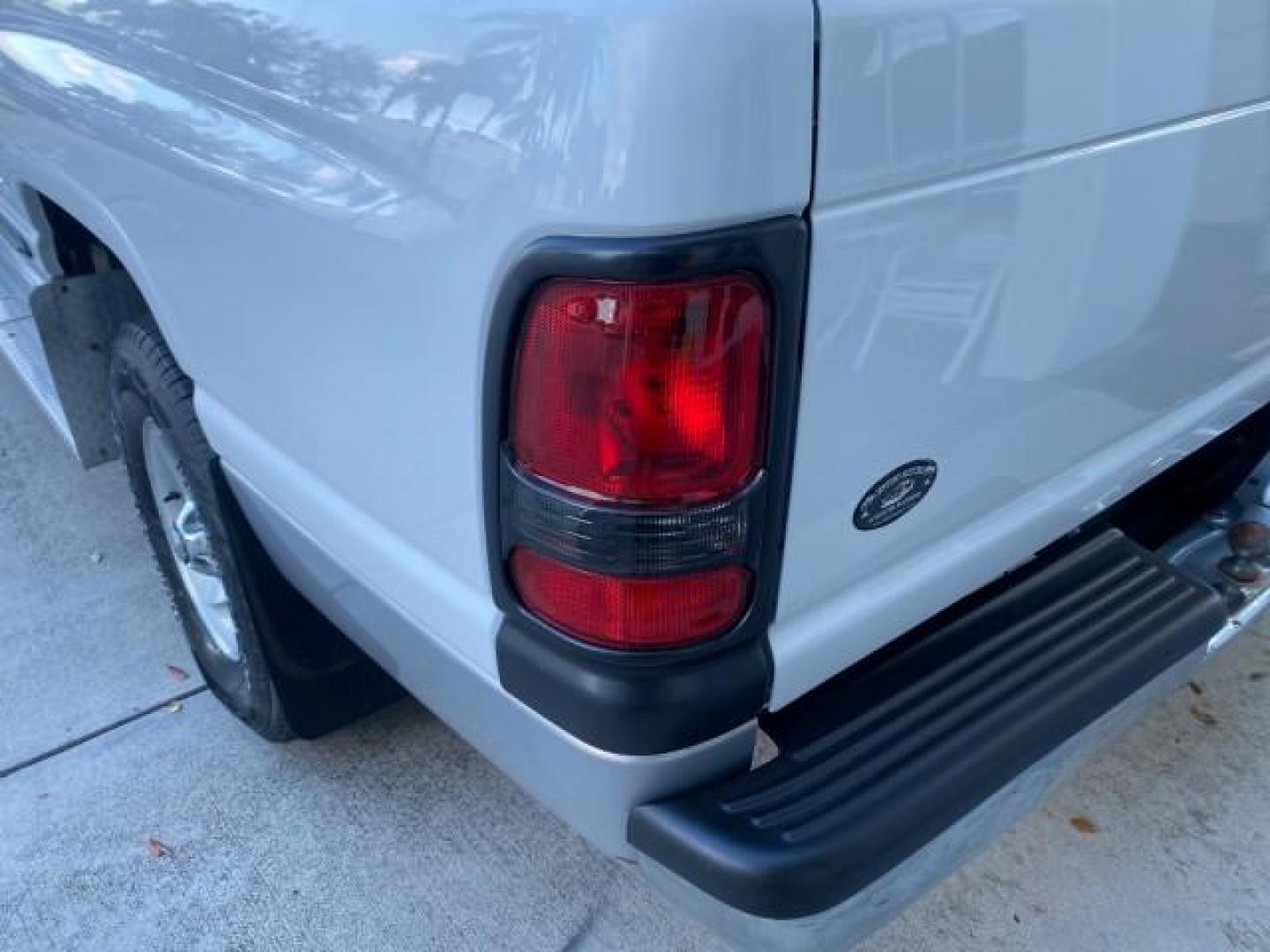 1999 Bright White /Mist Gray Dodge Ram 1500 LOW MILES 82,105 AC NICE (1B7HC16Z1XS) with an 5.9L SMPI V8 Magnum Engine engine, Automatic transmission, located at 4701 North Dixie Hwy, Pompano Beach, FL, 33064, (954) 422-2889, 26.240938, -80.123474 - OUR WEBPAGE FLORIDACARS1.COM HAS OVER 100 PHOTOS AND FREE CARFAX LINK 1999 DODGE RAM 1500 LARAMIE SLT NO RECALLS VIN: 1B7HC16Z1XS115419 1 B 7 H C 1 6 Z 1 X S 1 1 5 4 1 9 PICKUP 8 FT LONG BED 5.9L V8 F OHV 16V GASOLINE REAR WHEEL DRIVE TOW PKG Top Features Bed Liner Cloth Seats Running Boards Basic F - Photo#66