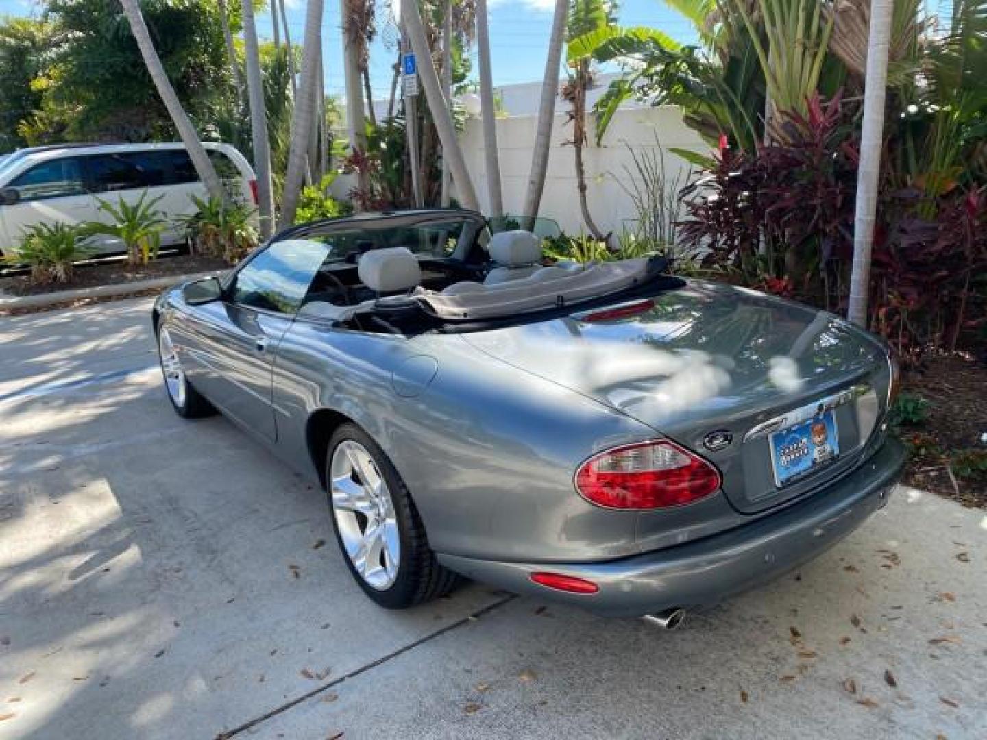 2003 Quartz /Dove Jaguar XK8 1 OWNER LOW MILES 37,004 (SAJDA42C132) with an 4.2L DOHC EFI 32-Valve Aluminum Alloy V8 Engine engine, Automatic transmission, located at 4701 North Dixie Hwy, Pompano Beach, FL, 33064, (954) 422-2889, 26.240938, -80.123474 - OUR WEBPAGE FLORIDACARS1.COM HAS OVER 100 PHOTOS AND FREE CARFAX LINK 2003 JAGUAR XK-SERIES XK8 $ 79,405 NEW ! VIN: SAJDA42C132A31624 S A J D A 4 2 C 1 3 2 A 3 1 6 2 4 CONVERTIBLE BOOT INCLUDED 4.2L V8 F DOHC GASOLINE REAR WHEEL DRIVE Top Features Alloy Wheels Leather Seats Alpine Sound System Navig - Photo#21