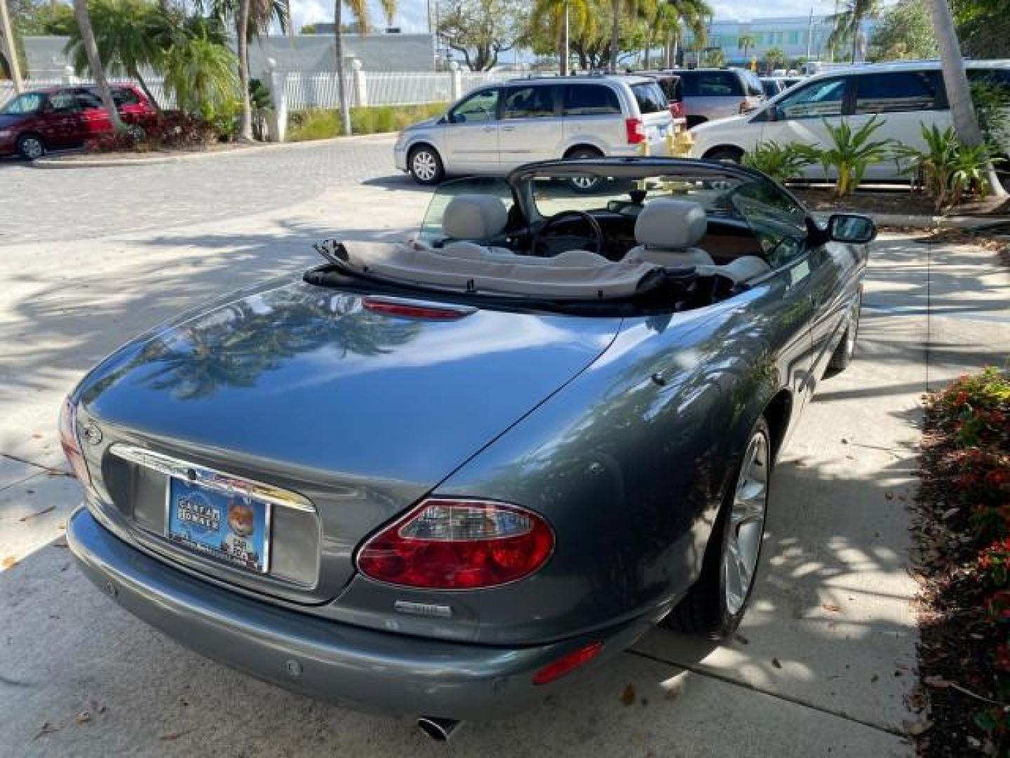 2003 Quartz /Dove Jaguar XK8 1 OWNER LOW MILES 37,004 (SAJDA42C132) with an 4.2L DOHC EFI 32-Valve Aluminum Alloy V8 Engine engine, Automatic transmission, located at 4701 North Dixie Hwy, Pompano Beach, FL, 33064, (954) 422-2889, 26.240938, -80.123474 - OUR WEBPAGE FLORIDACARS1.COM HAS OVER 100 PHOTOS AND FREE CARFAX LINK 2003 JAGUAR XK-SERIES XK8 $ 79,405 NEW ! VIN: SAJDA42C132A31624 S A J D A 4 2 C 1 3 2 A 3 1 6 2 4 CONVERTIBLE BOOT INCLUDED 4.2L V8 F DOHC GASOLINE REAR WHEEL DRIVE Top Features Alloy Wheels Leather Seats Alpine Sound System Navig - Photo#24