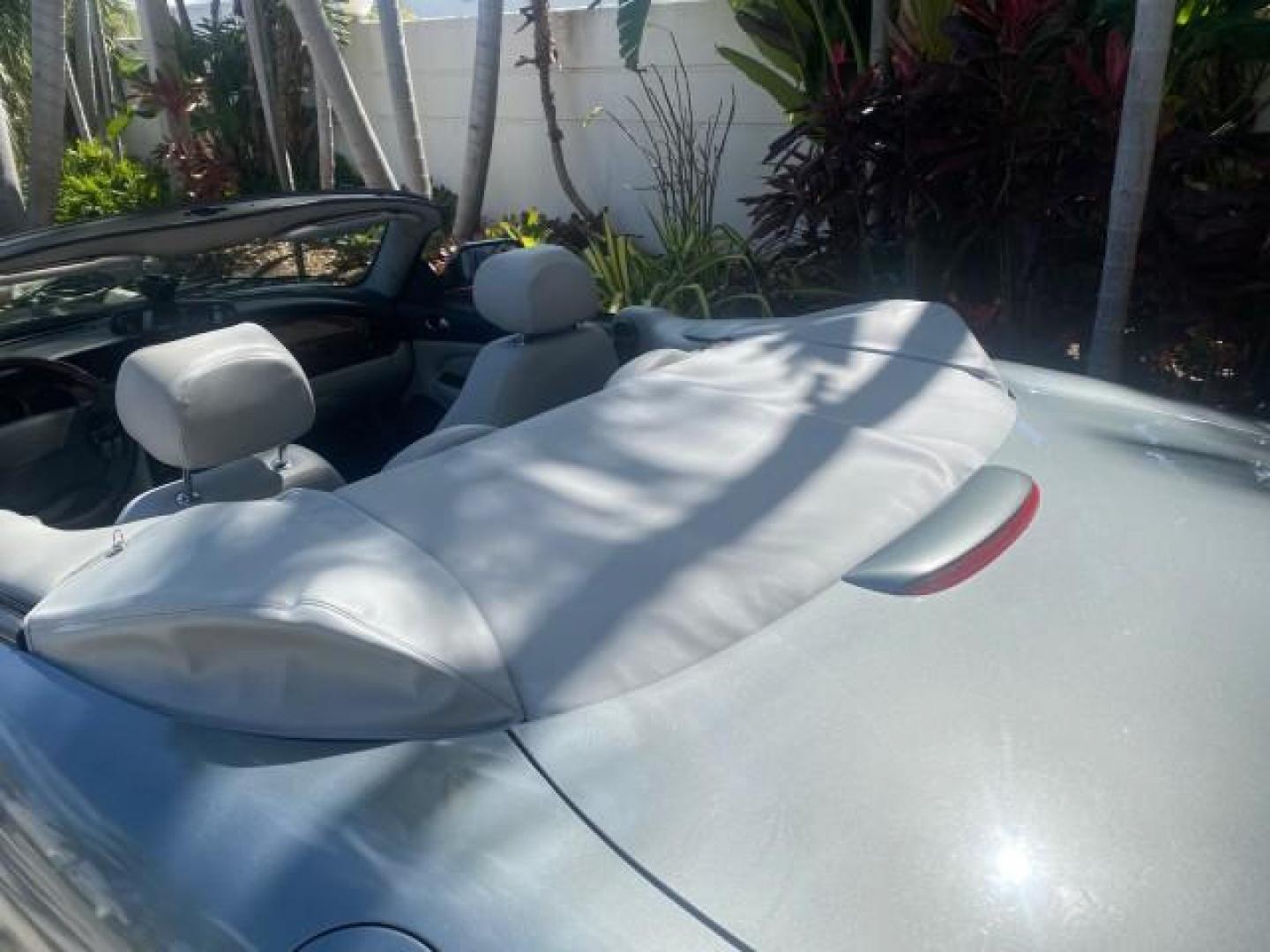 2003 Quartz /Dove Jaguar XK8 1 OWNER LOW MILES 37,004 (SAJDA42C132) with an 4.2L DOHC EFI 32-Valve Aluminum Alloy V8 Engine engine, Automatic transmission, located at 4701 North Dixie Hwy, Pompano Beach, FL, 33064, (954) 422-2889, 26.240938, -80.123474 - OUR WEBPAGE FLORIDACARS1.COM HAS OVER 100 PHOTOS AND FREE CARFAX LINK 2003 JAGUAR XK-SERIES XK8 $ 79,405 NEW ! VIN: SAJDA42C132A31624 S A J D A 4 2 C 1 3 2 A 3 1 6 2 4 CONVERTIBLE BOOT INCLUDED 4.2L V8 F DOHC GASOLINE REAR WHEEL DRIVE Top Features Alloy Wheels Leather Seats Alpine Sound System Navig - Photo#26