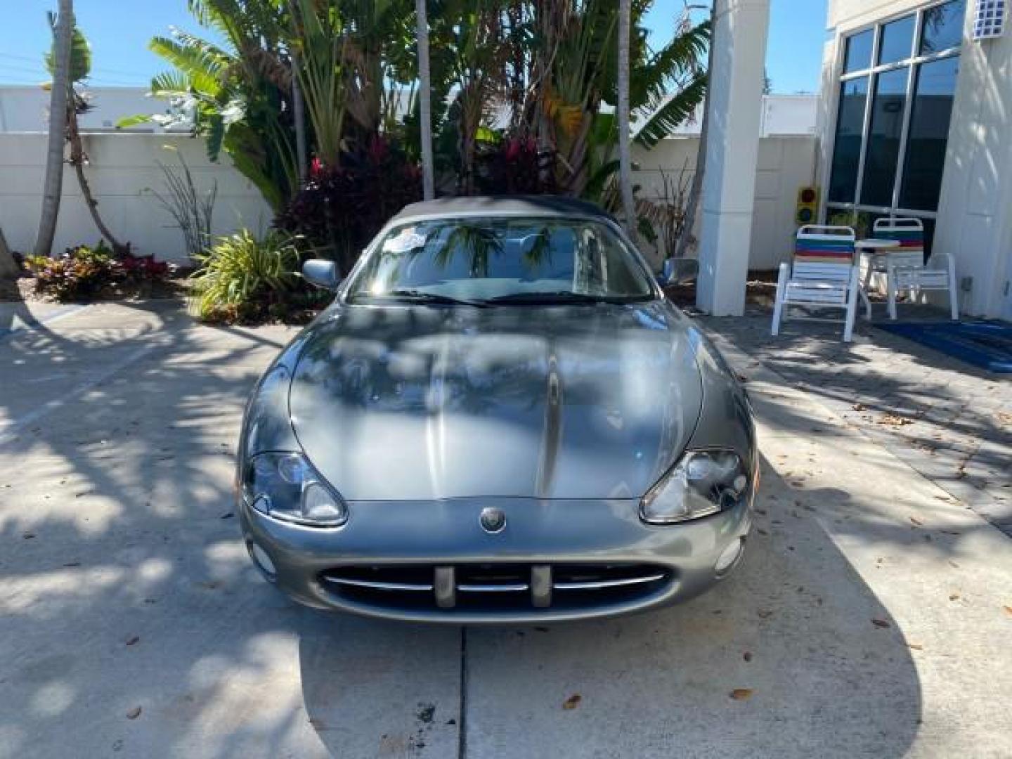 2003 Quartz /Dove Jaguar XK8 1 OWNER LOW MILES 37,004 (SAJDA42C132) with an 4.2L DOHC EFI 32-Valve Aluminum Alloy V8 Engine engine, Automatic transmission, located at 4701 North Dixie Hwy, Pompano Beach, FL, 33064, (954) 422-2889, 26.240938, -80.123474 - OUR WEBPAGE FLORIDACARS1.COM HAS OVER 100 PHOTOS AND FREE CARFAX LINK 2003 JAGUAR XK-SERIES XK8 $ 79,405 NEW ! VIN: SAJDA42C132A31624 S A J D A 4 2 C 1 3 2 A 3 1 6 2 4 CONVERTIBLE BOOT INCLUDED 4.2L V8 F DOHC GASOLINE REAR WHEEL DRIVE Top Features Alloy Wheels Leather Seats Alpine Sound System Navig - Photo#2