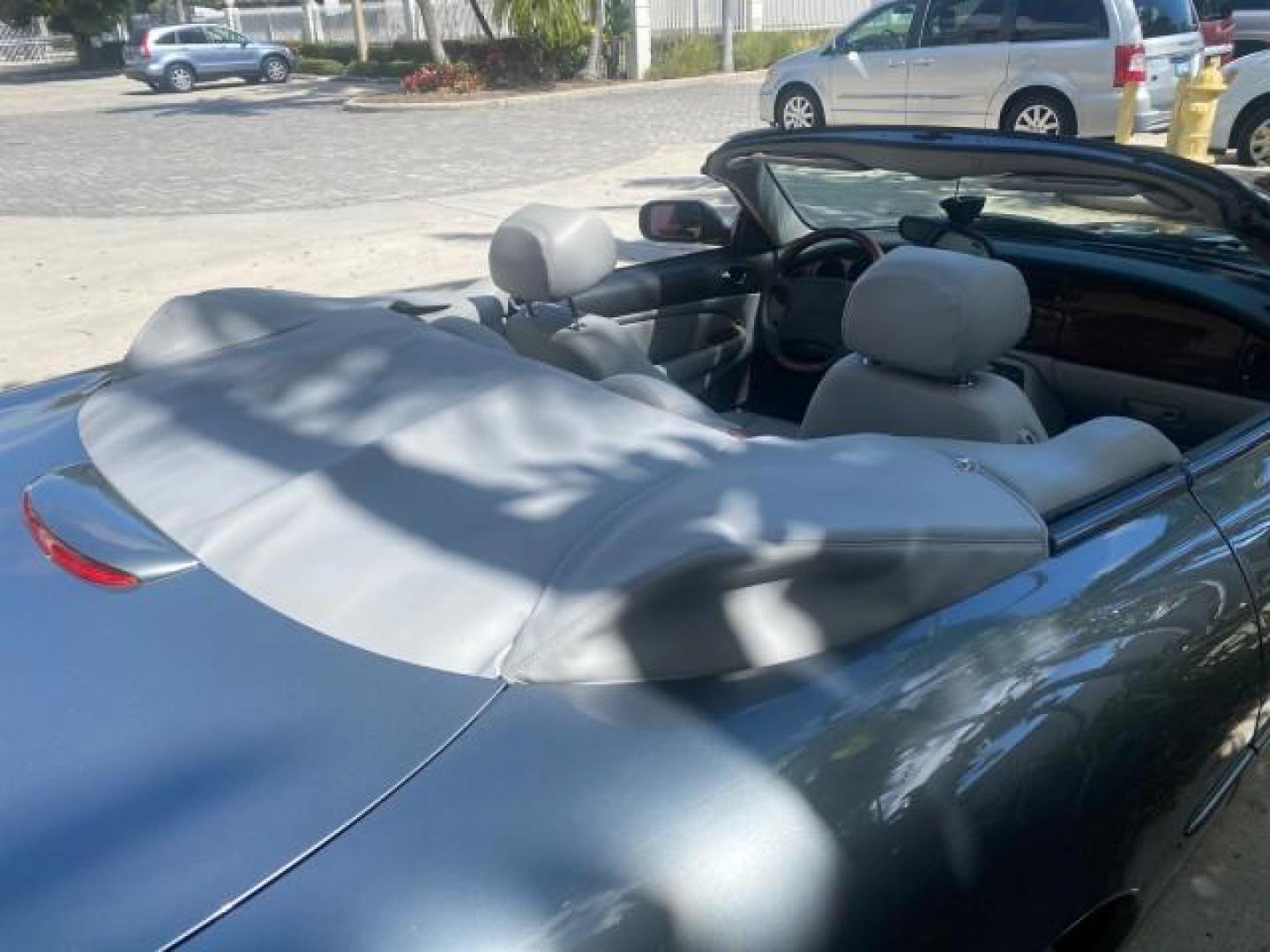 2003 Quartz /Dove Jaguar XK8 1 OWNER LOW MILES 37,004 (SAJDA42C132) with an 4.2L DOHC EFI 32-Valve Aluminum Alloy V8 Engine engine, Automatic transmission, located at 4701 North Dixie Hwy, Pompano Beach, FL, 33064, (954) 422-2889, 26.240938, -80.123474 - OUR WEBPAGE FLORIDACARS1.COM HAS OVER 100 PHOTOS AND FREE CARFAX LINK 2003 JAGUAR XK-SERIES XK8 $ 79,405 NEW ! VIN: SAJDA42C132A31624 S A J D A 4 2 C 1 3 2 A 3 1 6 2 4 CONVERTIBLE BOOT INCLUDED 4.2L V8 F DOHC GASOLINE REAR WHEEL DRIVE Top Features Alloy Wheels Leather Seats Alpine Sound System Navig - Photo#29