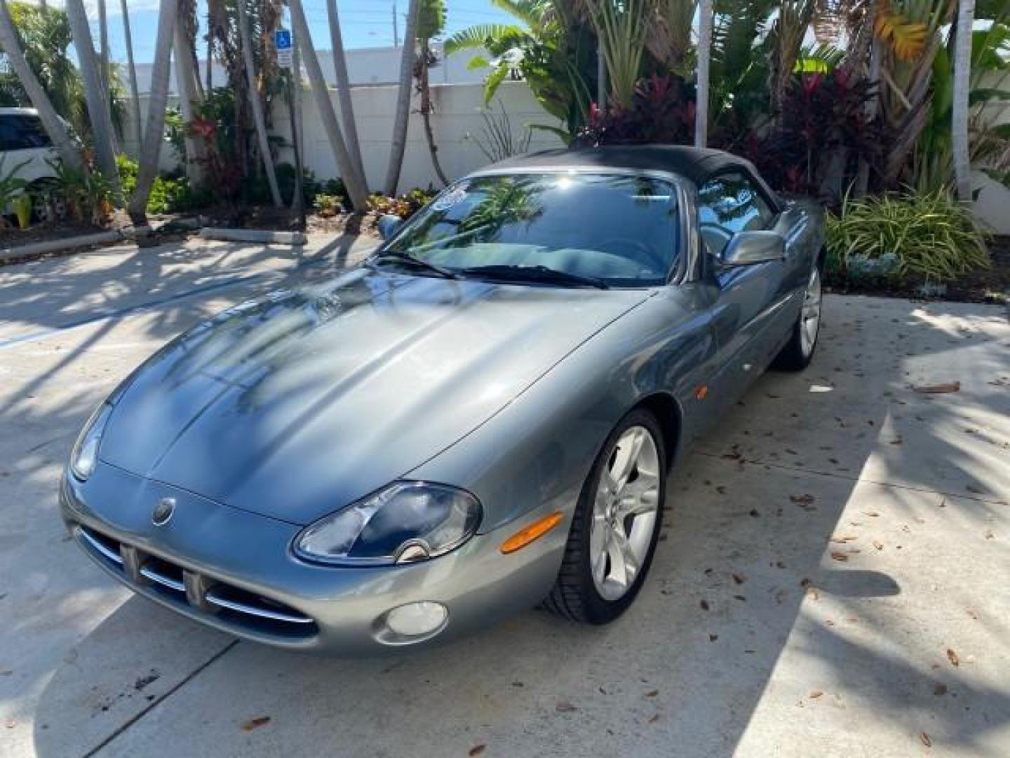 2003 Quartz /Dove Jaguar XK8 1 OWNER LOW MILES 37,004 (SAJDA42C132) with an 4.2L DOHC EFI 32-Valve Aluminum Alloy V8 Engine engine, Automatic transmission, located at 4701 North Dixie Hwy, Pompano Beach, FL, 33064, (954) 422-2889, 26.240938, -80.123474 - OUR WEBPAGE FLORIDACARS1.COM HAS OVER 100 PHOTOS AND FREE CARFAX LINK 2003 JAGUAR XK-SERIES XK8 $ 79,405 NEW ! VIN: SAJDA42C132A31624 S A J D A 4 2 C 1 3 2 A 3 1 6 2 4 CONVERTIBLE BOOT INCLUDED 4.2L V8 F DOHC GASOLINE REAR WHEEL DRIVE Top Features Alloy Wheels Leather Seats Alpine Sound System Navig - Photo#3