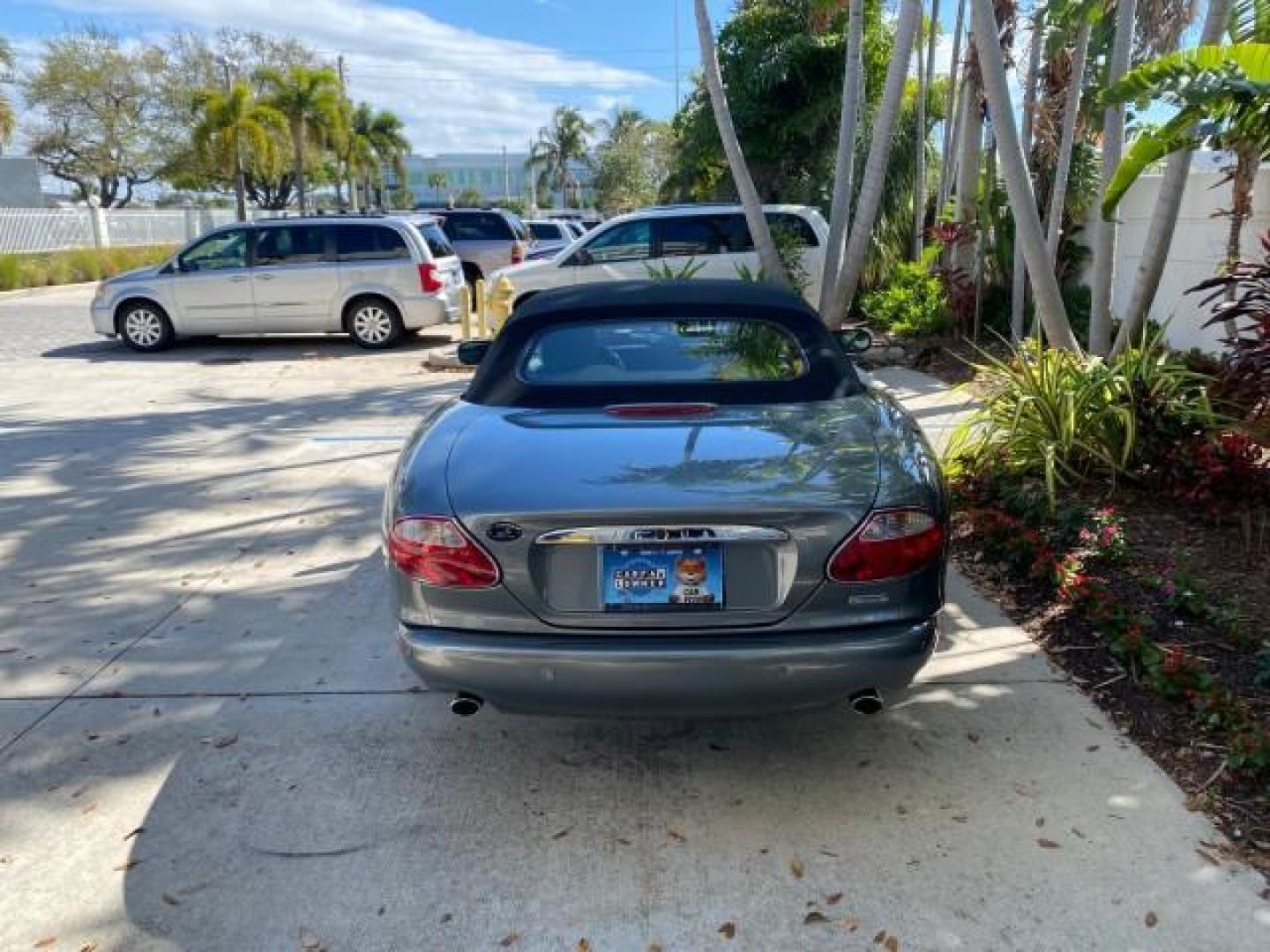 2003 Quartz /Dove Jaguar XK8 1 OWNER LOW MILES 37,004 (SAJDA42C132) with an 4.2L DOHC EFI 32-Valve Aluminum Alloy V8 Engine engine, Automatic transmission, located at 4701 North Dixie Hwy, Pompano Beach, FL, 33064, (954) 422-2889, 26.240938, -80.123474 - OUR WEBPAGE FLORIDACARS1.COM HAS OVER 100 PHOTOS AND FREE CARFAX LINK 2003 JAGUAR XK-SERIES XK8 $ 79,405 NEW ! VIN: SAJDA42C132A31624 S A J D A 4 2 C 1 3 2 A 3 1 6 2 4 CONVERTIBLE BOOT INCLUDED 4.2L V8 F DOHC GASOLINE REAR WHEEL DRIVE Top Features Alloy Wheels Leather Seats Alpine Sound System Navig - Photo#6