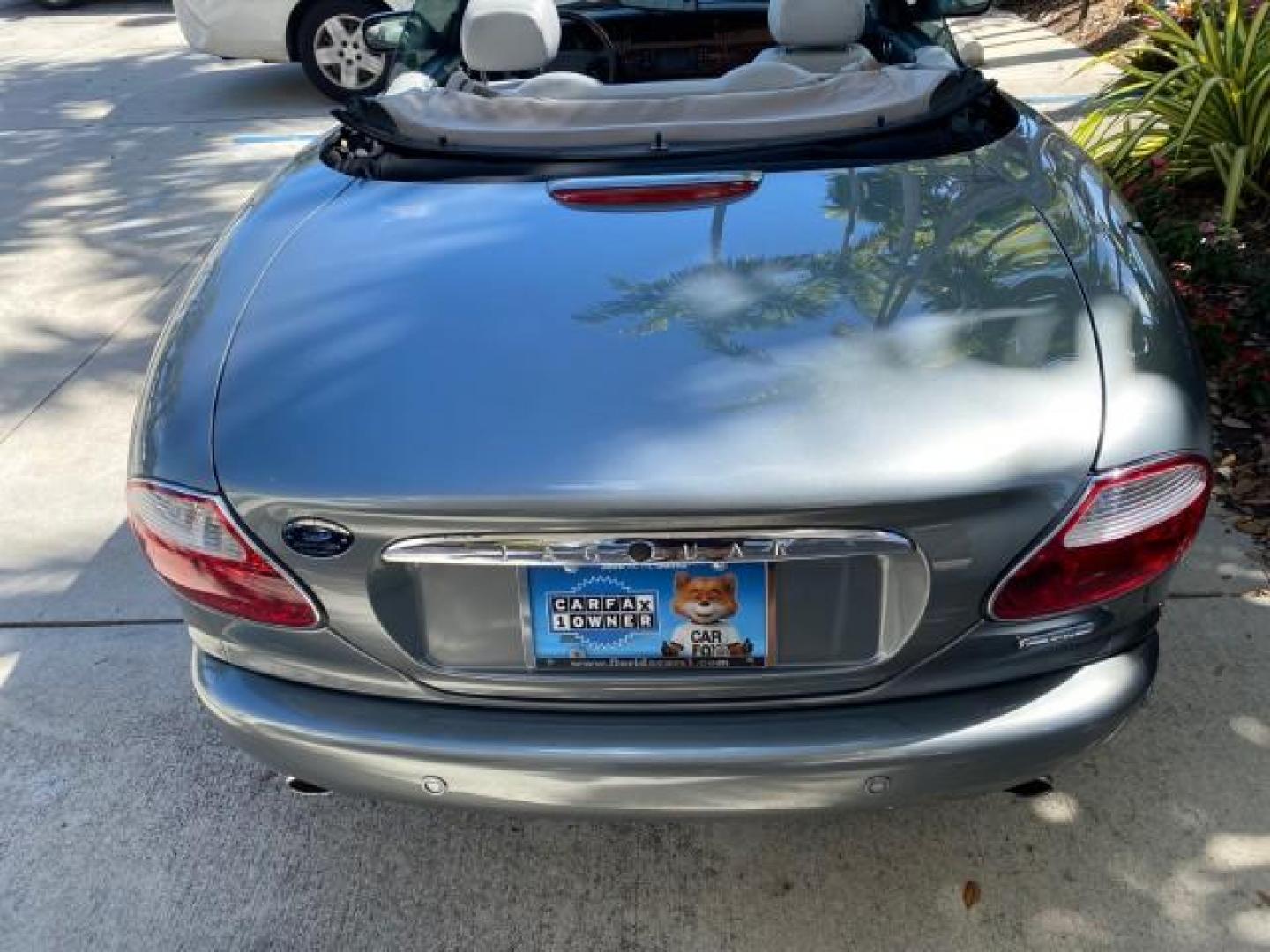 2003 Quartz /Dove Jaguar XK8 1 OWNER LOW MILES 37,004 (SAJDA42C132) with an 4.2L DOHC EFI 32-Valve Aluminum Alloy V8 Engine engine, Automatic transmission, located at 4701 North Dixie Hwy, Pompano Beach, FL, 33064, (954) 422-2889, 26.240938, -80.123474 - OUR WEBPAGE FLORIDACARS1.COM HAS OVER 100 PHOTOS AND FREE CARFAX LINK 2003 JAGUAR XK-SERIES XK8 $ 79,405 NEW ! VIN: SAJDA42C132A31624 S A J D A 4 2 C 1 3 2 A 3 1 6 2 4 CONVERTIBLE BOOT INCLUDED 4.2L V8 F DOHC GASOLINE REAR WHEEL DRIVE Top Features Alloy Wheels Leather Seats Alpine Sound System Navig - Photo#73