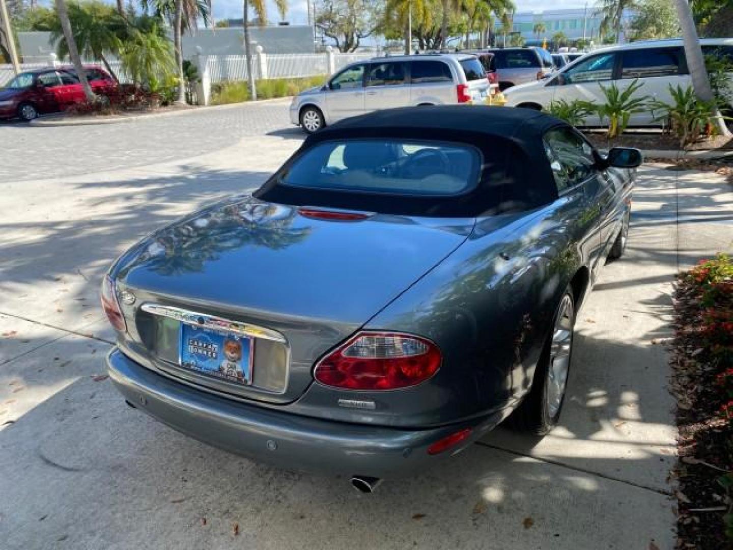 2003 Quartz /Dove Jaguar XK8 1 OWNER LOW MILES 37,004 (SAJDA42C132) with an 4.2L DOHC EFI 32-Valve Aluminum Alloy V8 Engine engine, Automatic transmission, located at 4701 North Dixie Hwy, Pompano Beach, FL, 33064, (954) 422-2889, 26.240938, -80.123474 - OUR WEBPAGE FLORIDACARS1.COM HAS OVER 100 PHOTOS AND FREE CARFAX LINK 2003 JAGUAR XK-SERIES XK8 $ 79,405 NEW ! VIN: SAJDA42C132A31624 S A J D A 4 2 C 1 3 2 A 3 1 6 2 4 CONVERTIBLE BOOT INCLUDED 4.2L V8 F DOHC GASOLINE REAR WHEEL DRIVE Top Features Alloy Wheels Leather Seats Alpine Sound System Navig - Photo#7
