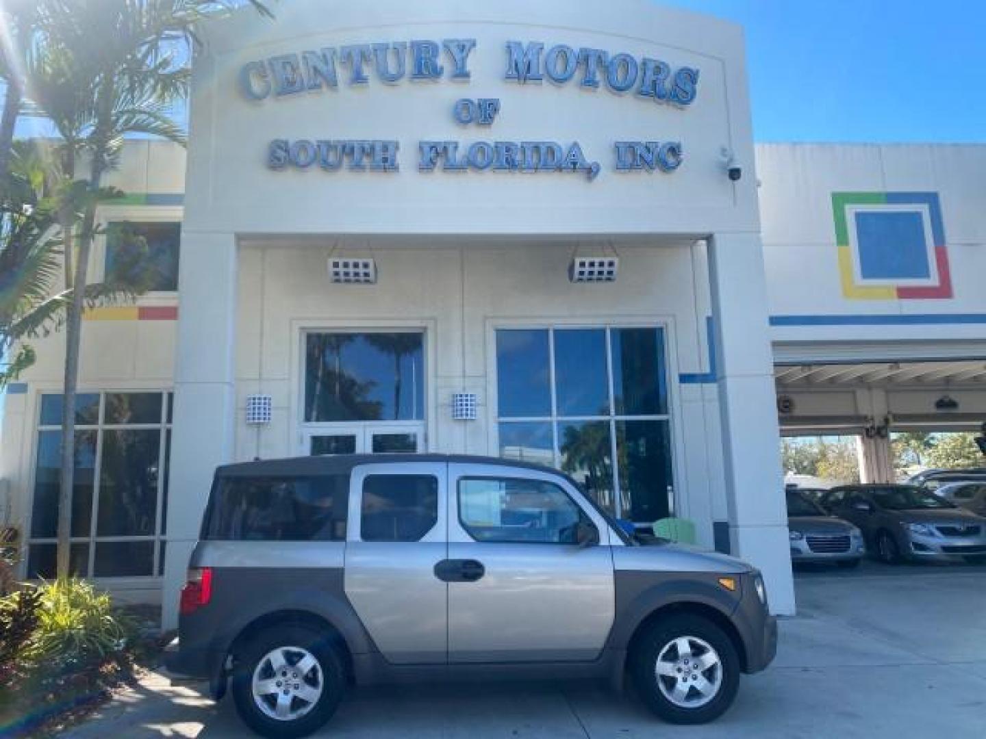 2003 Shoreline Mist Metallic /Gray/Green Honda Element EX 1 owner fl low miles 48,062 (5J6YH18653L) with an 2.4L DOHC MPFI i-VTEC 16-Valve I4 Engine engine, Automatic transmission, located at 4701 North Dixie Hwy, Pompano Beach, FL, 33064, (954) 422-2889, 26.240938, -80.123474 - OUR WEBPAGE FLORIDACARS1.COM HAS OVER 100 PHOTOS AND FREE CARFAX LINK 2003 HONDA ELEMENT EX NO RECALLS VIN: 5J6YH18653L020719 5 J 6 Y H 1 8 6 5 3 L 0 2 0 7 1 9 4 DOOR WAGON/SPORT UTILITY 2.4L I4 F DOHC 16V GASOLINE FRONT WHEEL DRIVE Basic Features ABS Brakes Automatic Transmission Power Locks Rear D - Photo#0