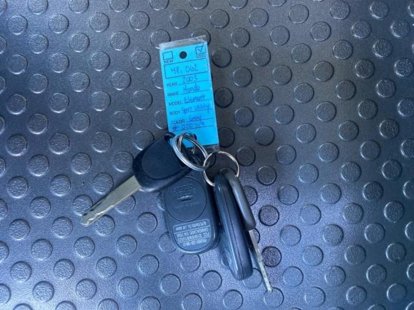 2003 Shoreline Mist Metallic /Gray/Green Honda Element EX 1 owner fl low miles 48,062 (5J6YH18653L) with an 2.4L DOHC MPFI i-VTEC 16-Valve I4 Engine engine, Automatic transmission, located at 4701 North Dixie Hwy, Pompano Beach, FL, 33064, (954) 422-2889, 26.240938, -80.123474 - OUR WEBPAGE FLORIDACARS1.COM HAS OVER 100 PHOTOS AND FREE CARFAX LINK 2003 HONDA ELEMENT EX NO RECALLS VIN: 5J6YH18653L020719 5 J 6 Y H 1 8 6 5 3 L 0 2 0 7 1 9 4 DOOR WAGON/SPORT UTILITY 2.4L I4 F DOHC 16V GASOLINE FRONT WHEEL DRIVE Basic Features ABS Brakes Automatic Transmission Power Locks Rear D - Photo#23