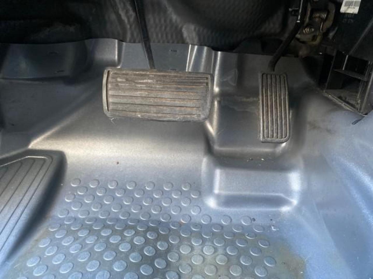 2003 Shoreline Mist Metallic /Gray/Green Honda Element EX 1 owner fl low miles 48,062 (5J6YH18653L) with an 2.4L DOHC MPFI i-VTEC 16-Valve I4 Engine engine, Automatic transmission, located at 4701 North Dixie Hwy, Pompano Beach, FL, 33064, (954) 422-2889, 26.240938, -80.123474 - OUR WEBPAGE FLORIDACARS1.COM HAS OVER 100 PHOTOS AND FREE CARFAX LINK 2003 HONDA ELEMENT EX NO RECALLS VIN: 5J6YH18653L020719 5 J 6 Y H 1 8 6 5 3 L 0 2 0 7 1 9 4 DOOR WAGON/SPORT UTILITY 2.4L I4 F DOHC 16V GASOLINE FRONT WHEEL DRIVE Basic Features ABS Brakes Automatic Transmission Power Locks Rear D - Photo#40
