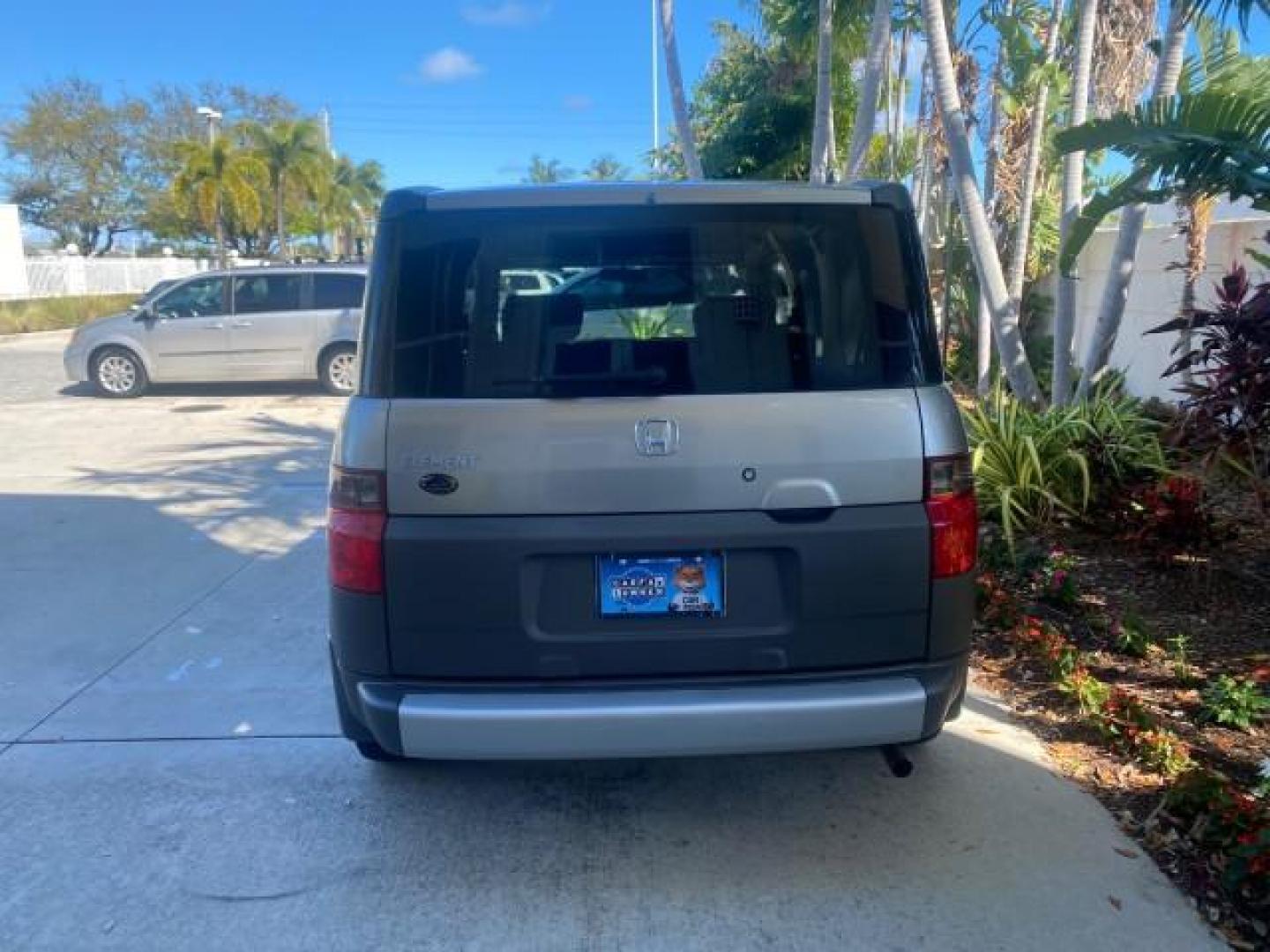 2003 Shoreline Mist Metallic /Gray/Green Honda Element EX 1 owner fl low miles 48,062 (5J6YH18653L) with an 2.4L DOHC MPFI i-VTEC 16-Valve I4 Engine engine, Automatic transmission, located at 4701 North Dixie Hwy, Pompano Beach, FL, 33064, (954) 422-2889, 26.240938, -80.123474 - OUR WEBPAGE FLORIDACARS1.COM HAS OVER 100 PHOTOS AND FREE CARFAX LINK 2003 HONDA ELEMENT EX NO RECALLS VIN: 5J6YH18653L020719 5 J 6 Y H 1 8 6 5 3 L 0 2 0 7 1 9 4 DOOR WAGON/SPORT UTILITY 2.4L I4 F DOHC 16V GASOLINE FRONT WHEEL DRIVE Basic Features ABS Brakes Automatic Transmission Power Locks Rear D - Photo#6