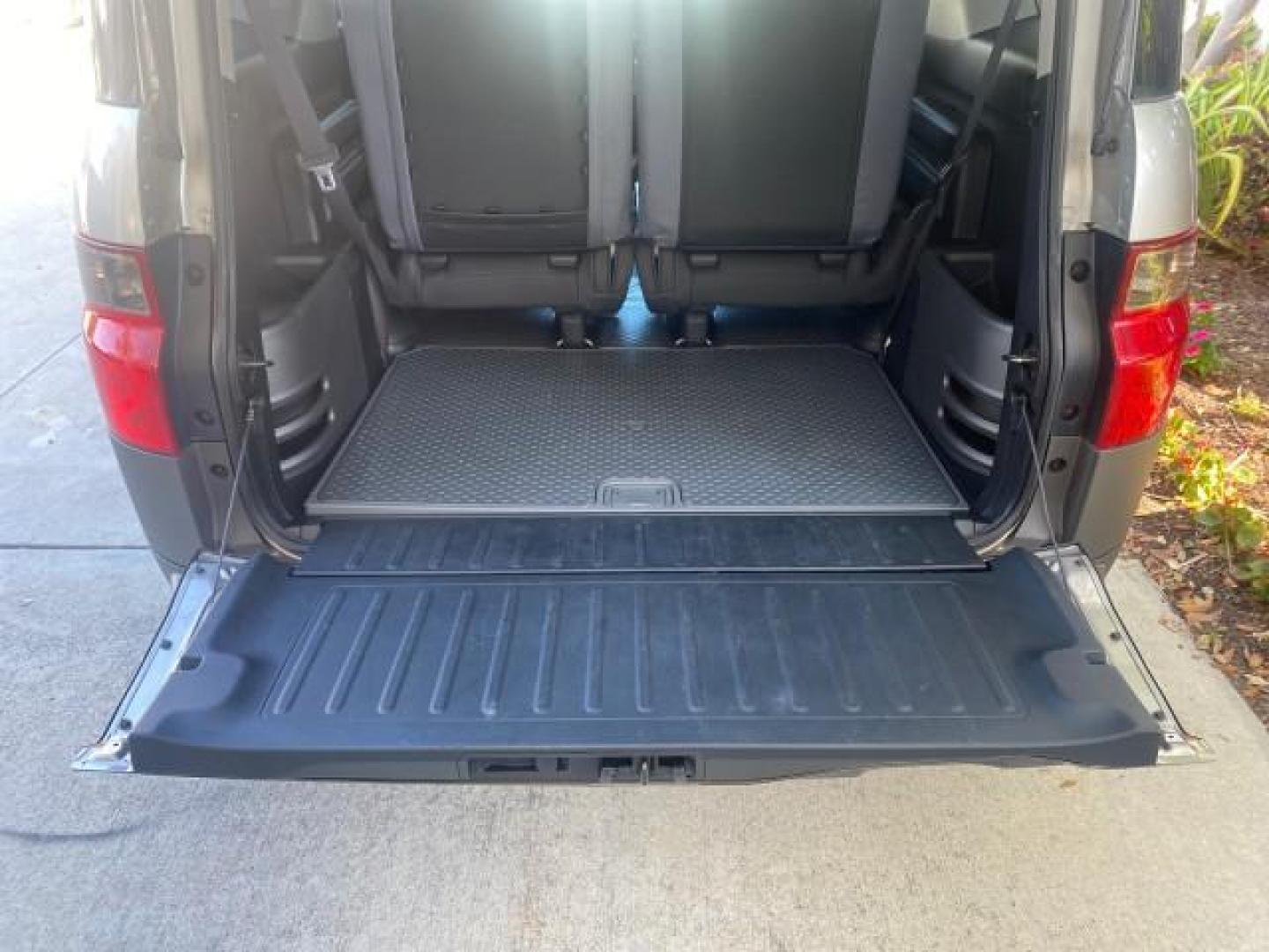 2003 Shoreline Mist Metallic /Gray/Green Honda Element EX 1 owner fl low miles 48,062 (5J6YH18653L) with an 2.4L DOHC MPFI i-VTEC 16-Valve I4 Engine engine, Automatic transmission, located at 4701 North Dixie Hwy, Pompano Beach, FL, 33064, (954) 422-2889, 26.240938, -80.123474 - OUR WEBPAGE FLORIDACARS1.COM HAS OVER 100 PHOTOS AND FREE CARFAX LINK 2003 HONDA ELEMENT EX NO RECALLS VIN: 5J6YH18653L020719 5 J 6 Y H 1 8 6 5 3 L 0 2 0 7 1 9 4 DOOR WAGON/SPORT UTILITY 2.4L I4 F DOHC 16V GASOLINE FRONT WHEEL DRIVE Basic Features ABS Brakes Automatic Transmission Power Locks Rear D - Photo#73
