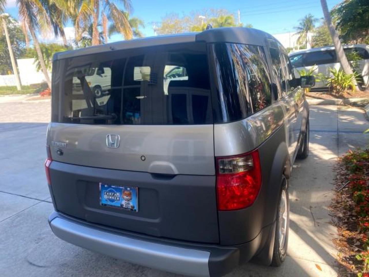 2003 Shoreline Mist Metallic /Gray/Green Honda Element EX 1 owner fl low miles 48,062 (5J6YH18653L) with an 2.4L DOHC MPFI i-VTEC 16-Valve I4 Engine engine, Automatic transmission, located at 4701 North Dixie Hwy, Pompano Beach, FL, 33064, (954) 422-2889, 26.240938, -80.123474 - OUR WEBPAGE FLORIDACARS1.COM HAS OVER 100 PHOTOS AND FREE CARFAX LINK 2003 HONDA ELEMENT EX NO RECALLS VIN: 5J6YH18653L020719 5 J 6 Y H 1 8 6 5 3 L 0 2 0 7 1 9 4 DOOR WAGON/SPORT UTILITY 2.4L I4 F DOHC 16V GASOLINE FRONT WHEEL DRIVE Basic Features ABS Brakes Automatic Transmission Power Locks Rear D - Photo#7