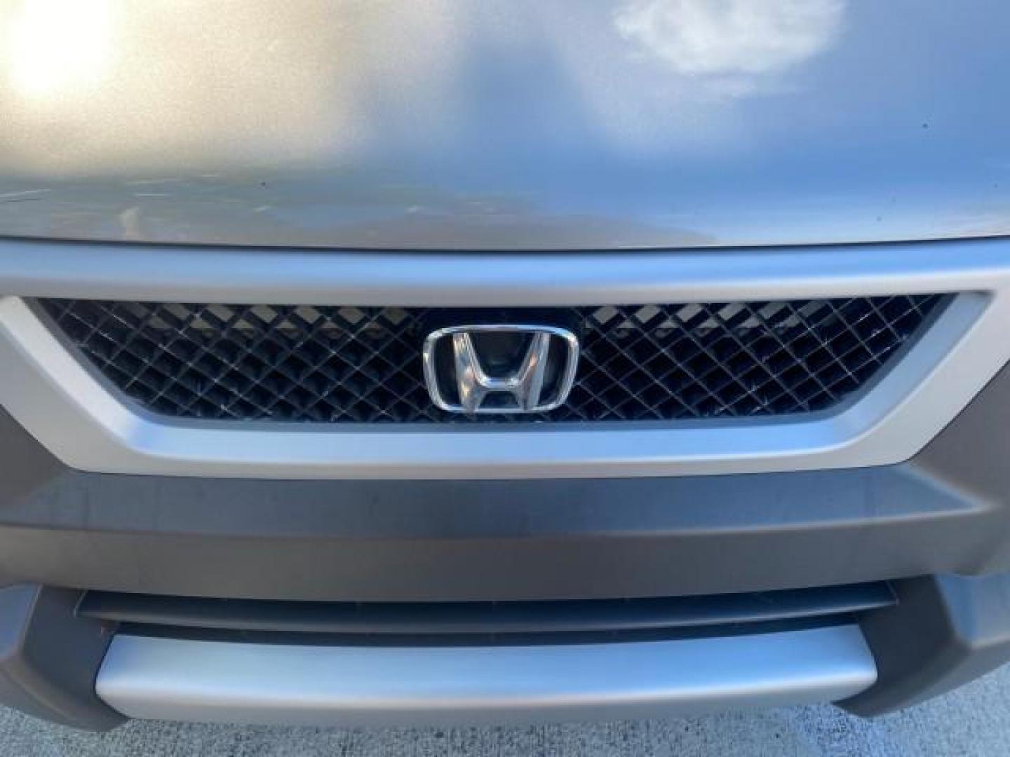 2003 Shoreline Mist Metallic /Gray/Green Honda Element EX 1 owner fl low miles 48,062 (5J6YH18653L) with an 2.4L DOHC MPFI i-VTEC 16-Valve I4 Engine engine, Automatic transmission, located at 4701 North Dixie Hwy, Pompano Beach, FL, 33064, (954) 422-2889, 26.240938, -80.123474 - OUR WEBPAGE FLORIDACARS1.COM HAS OVER 100 PHOTOS AND FREE CARFAX LINK 2003 HONDA ELEMENT EX NO RECALLS VIN: 5J6YH18653L020719 5 J 6 Y H 1 8 6 5 3 L 0 2 0 7 1 9 4 DOOR WAGON/SPORT UTILITY 2.4L I4 F DOHC 16V GASOLINE FRONT WHEEL DRIVE Basic Features ABS Brakes Automatic Transmission Power Locks Rear D - Photo#96