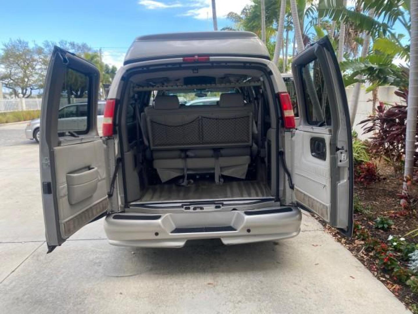 2007 Sand Beige Metallic /Neutral GMC Savana HI TOP EXPLORER CONV VAN LOW MI 32,428 (1GDFG15T371) with an 5.3L Vortec 1000 V8 SFI Engine engine, Automatic transmission, located at 4701 North Dixie Hwy, Pompano Beach, FL, 33064, (954) 422-2889, 26.240938, -80.123474 - OUR WEBPAGE FLORIDACARS1.COM HAS OVER 100 PHOTOS AND FREE CARFAX LINK 2007 GMC SAVANA RV G1500 HI TOP EXPLORER SE LIMITED HI TOP CONVERSION VAN TOP OF THE LINE ! VIN: 1GDFG15T371206427 1 G D F G 1 5 T 3 7 1 2 0 6 4 2 7 VAN DUAL DOORS SUNROOF SO MANY OPTIONS ! 5.3L V8 F NO RECALLS GASOLINE REAR WHEEL - Photo#15