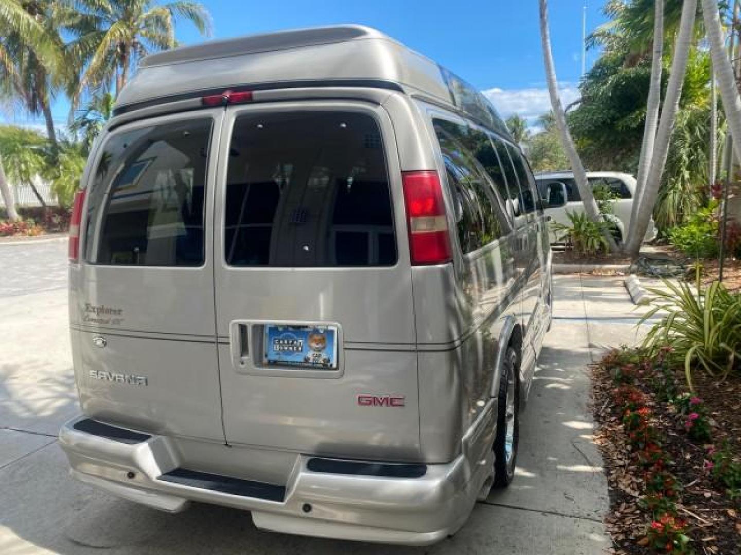 2007 Sand Beige Metallic /Neutral GMC Savana HI TOP EXPLORER CONV VAN LOW MI 32,428 (1GDFG15T371) with an 5.3L Vortec 1000 V8 SFI Engine engine, Automatic transmission, located at 4701 North Dixie Hwy, Pompano Beach, FL, 33064, (954) 422-2889, 26.240938, -80.123474 - OUR WEBPAGE FLORIDACARS1.COM HAS OVER 100 PHOTOS AND FREE CARFAX LINK 2007 GMC SAVANA RV G1500 HI TOP EXPLORER SE LIMITED HI TOP CONVERSION VAN TOP OF THE LINE ! VIN: 1GDFG15T371206427 1 G D F G 1 5 T 3 7 1 2 0 6 4 2 7 VAN DUAL DOORS SUNROOF SO MANY OPTIONS ! 5.3L V8 F NO RECALLS GASOLINE REAR WHEEL - Photo#7