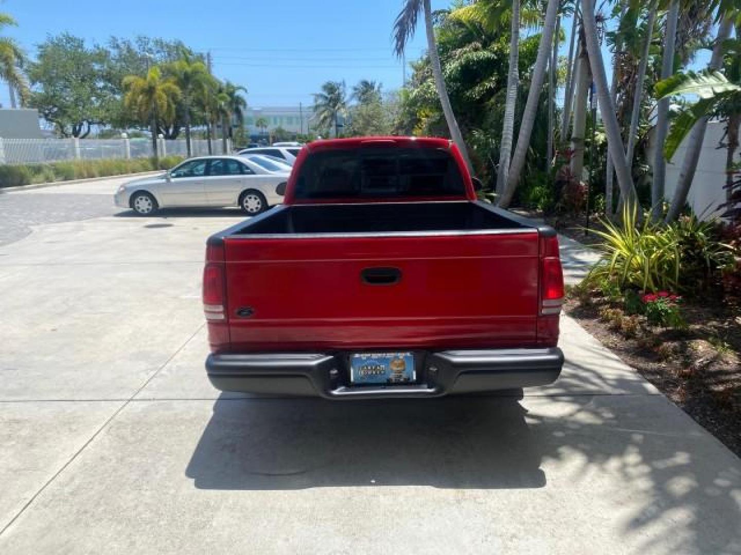 2003 Flame Red /Dark Slate Gray Dodge Dakota SXT FL OWNER LOW MILES 43,924 5 SPD (1D7FL16X43S) with an 3.9L V6 Cylinder Engine engine, Manual transmission, located at 4701 North Dixie Hwy, Pompano Beach, FL, 33064, (954) 422-2889, 26.240938, -80.123474 - OUR WEBPAGE FLORIDACARS1.COM HAS OVER 100 PHOTOS AND FREE CARFAX LINK 2003 DODGE DAKOTA VIN: 1D7FL16X43S306371 1 D 7 F L 1 6 X 4 3 S 3 0 6 3 7 1 PICKUP 75 INCH BED 3.9L V6 F OHV GASOLINE REAR WHEEL DRIVE Top Features Alloy Wheels Cloth Seats [-RETX] SXT QUICK-ORDER PKG SAVINGS *DISCOUNT* ($-1420.00) - Photo#6
