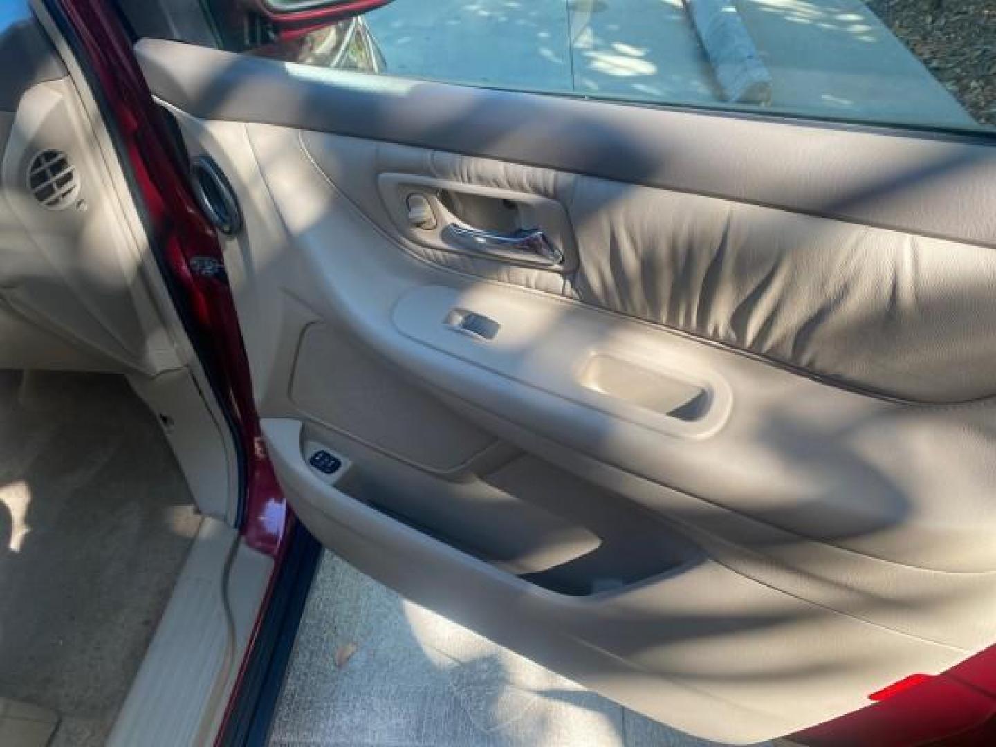 2004 Redrock Pearl /Ivory Honda Odyssey EX-L 1 OWNER FL LOW MILES 59,680 (5FNRL18994B) with an 3.5L SOHC MPFI 24-Valve VTEC V6 Engine engine, Automatic transmission, located at 4701 North Dixie Hwy, Pompano Beach, FL, 33064, (954) 422-2889, 26.240938, -80.123474 - OUR WEBPAGE FLORIDACARS1.COM HAS OVER 100 PHOTOS AND FREE CARFAX LINK 2004 HONDA ODYSSEY EX-L NO RECALLS VIN: 5FNRL18994B039314 5 F N R L 1 8 9 9 4 B 0 3 9 3 1 4 VAN 3.5L V6 F SOHC GASOLINE FRONT WHEEL DRIVE Alloy Wheels Quad Seats Fold-Away Third Row Rear Air Conditioning Leather Seats Third Row Se - Photo#95