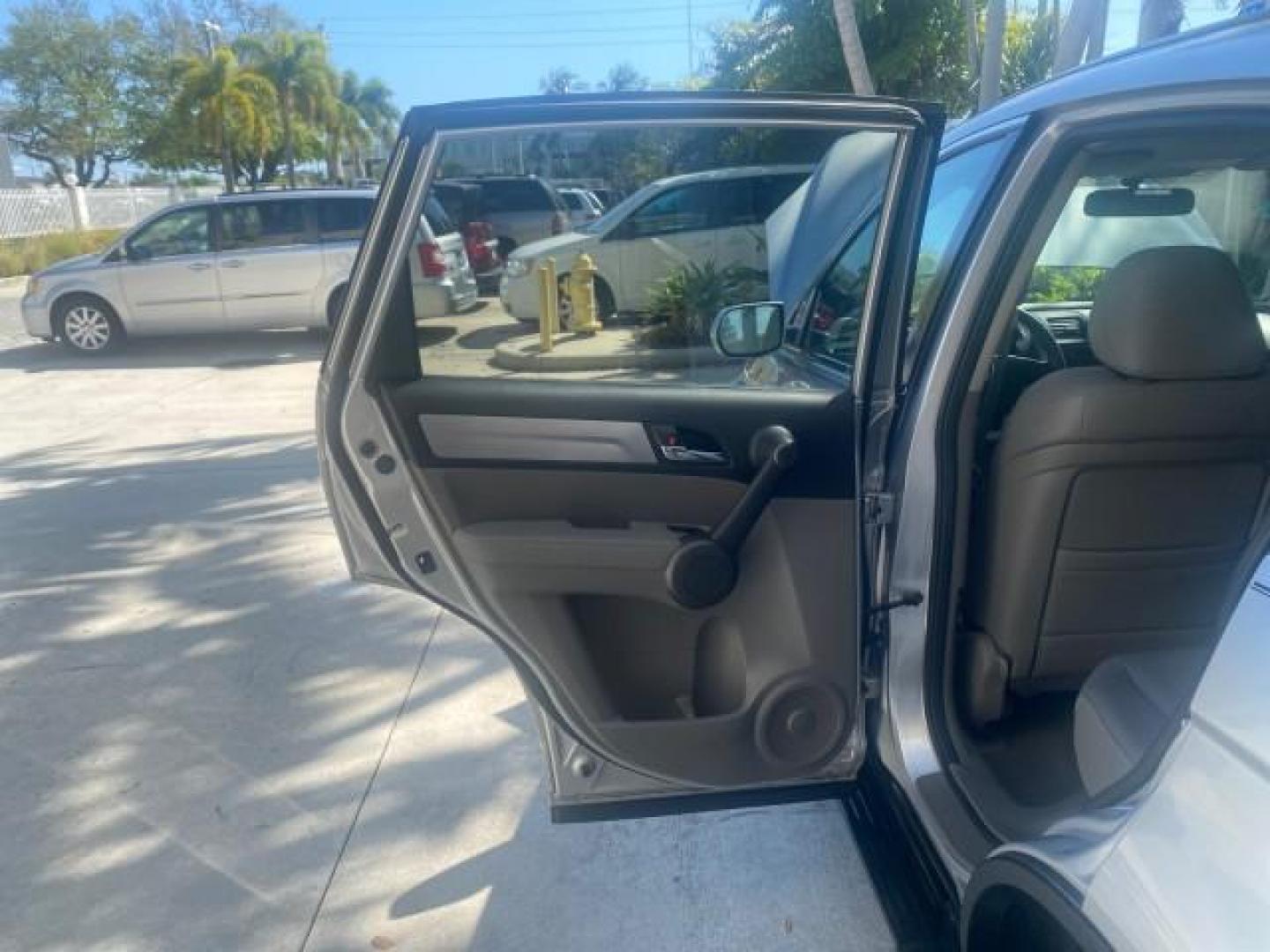 2011 Alabaster Silver Metallic /Gray Honda CR-V EX-L LOW MILES 27,869 (5J6RE3H79BL) with an 2.4L DOHC MPFI 16-Valve i-VTEC I4 Engine engine, Automatic transmission, located at 4701 North Dixie Hwy, Pompano Beach, FL, 33064, (954) 422-2889, 26.240938, -80.123474 - OUR WEBPAGE FLORIDACARS1.COM HAS OVER 100 PHOTOS AND FREE CARFAX LINK 2011 HONDA CR-V EX-L VIN: 5J6RE3H79BL009139 5 J 6 R E 3 H 7 9 B L 0 0 9 1 3 9 4 DOOR WAGON/SPORT UTILITY 2.4L I4 F DOHC 16V GASOLINE 28 MPG FRONT WHEEL DRIVE Top Features Alloy Wheels Running Boards Front Seat Heaters Satellite Ra - Photo#13