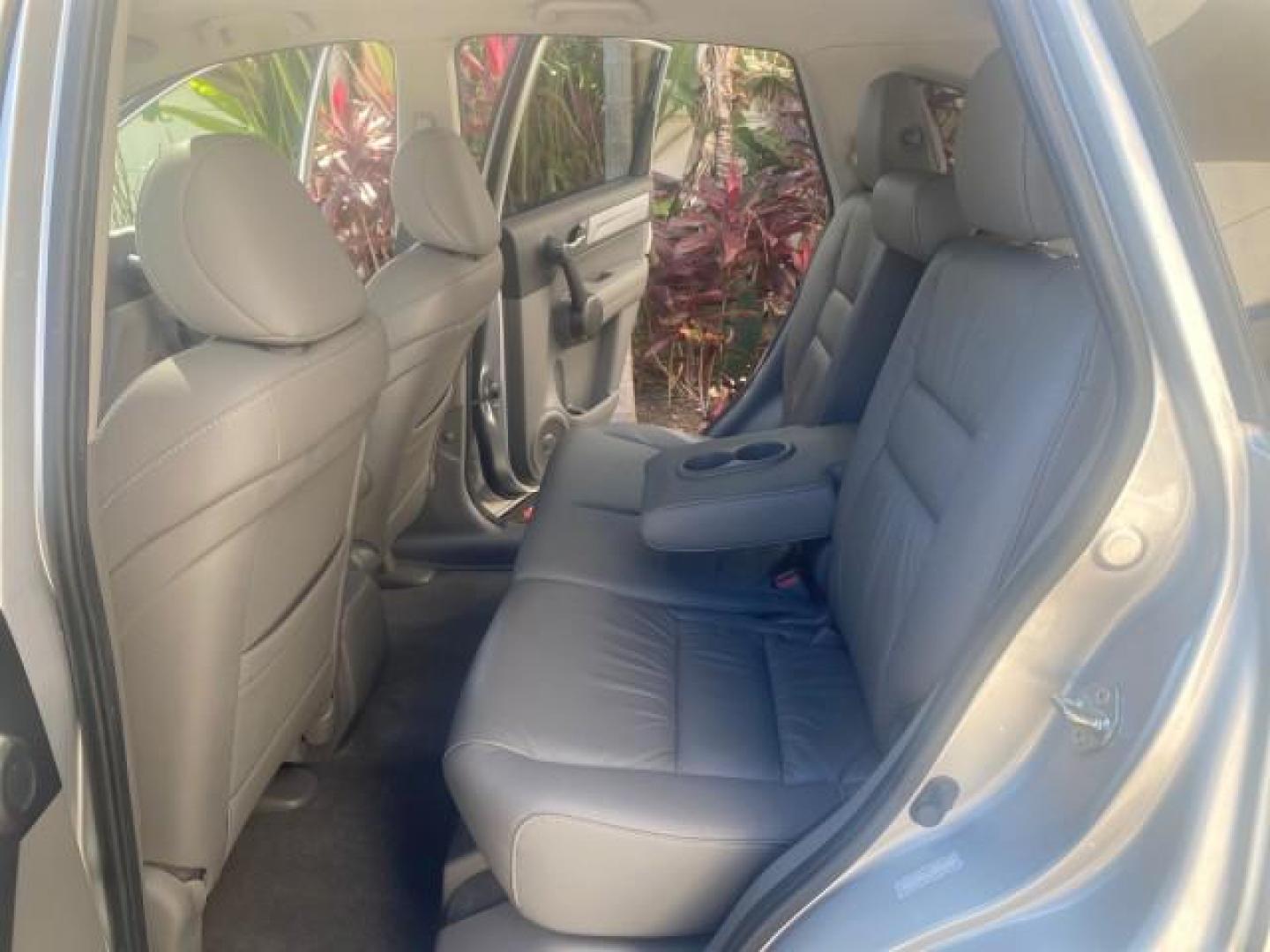 2011 Alabaster Silver Metallic /Gray Honda CR-V EX-L LOW MILES 27,869 (5J6RE3H79BL) with an 2.4L DOHC MPFI 16-Valve i-VTEC I4 Engine engine, Automatic transmission, located at 4701 North Dixie Hwy, Pompano Beach, FL, 33064, (954) 422-2889, 26.240938, -80.123474 - OUR WEBPAGE FLORIDACARS1.COM HAS OVER 100 PHOTOS AND FREE CARFAX LINK 2011 HONDA CR-V EX-L VIN: 5J6RE3H79BL009139 5 J 6 R E 3 H 7 9 B L 0 0 9 1 3 9 4 DOOR WAGON/SPORT UTILITY 2.4L I4 F DOHC 16V GASOLINE 28 MPG FRONT WHEEL DRIVE Top Features Alloy Wheels Running Boards Front Seat Heaters Satellite Ra - Photo#14