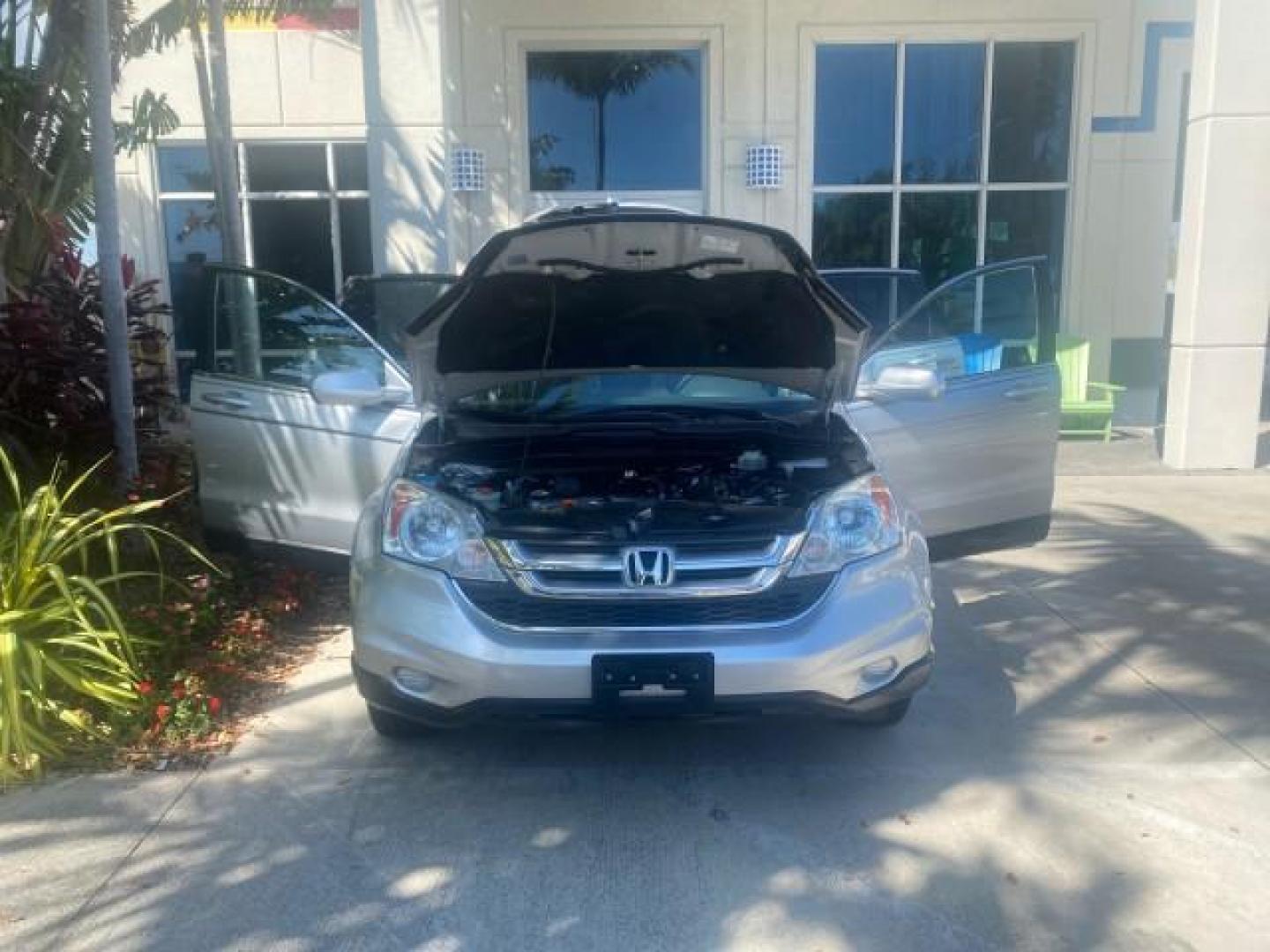 2011 Alabaster Silver Metallic /Gray Honda CR-V EX-L LOW MILES 27,869 (5J6RE3H79BL) with an 2.4L DOHC MPFI 16-Valve i-VTEC I4 Engine engine, Automatic transmission, located at 4701 North Dixie Hwy, Pompano Beach, FL, 33064, (954) 422-2889, 26.240938, -80.123474 - OUR WEBPAGE FLORIDACARS1.COM HAS OVER 100 PHOTOS AND FREE CARFAX LINK 2011 HONDA CR-V EX-L VIN: 5J6RE3H79BL009139 5 J 6 R E 3 H 7 9 B L 0 0 9 1 3 9 4 DOOR WAGON/SPORT UTILITY 2.4L I4 F DOHC 16V GASOLINE 28 MPG FRONT WHEEL DRIVE Top Features Alloy Wheels Running Boards Front Seat Heaters Satellite Ra - Photo#16