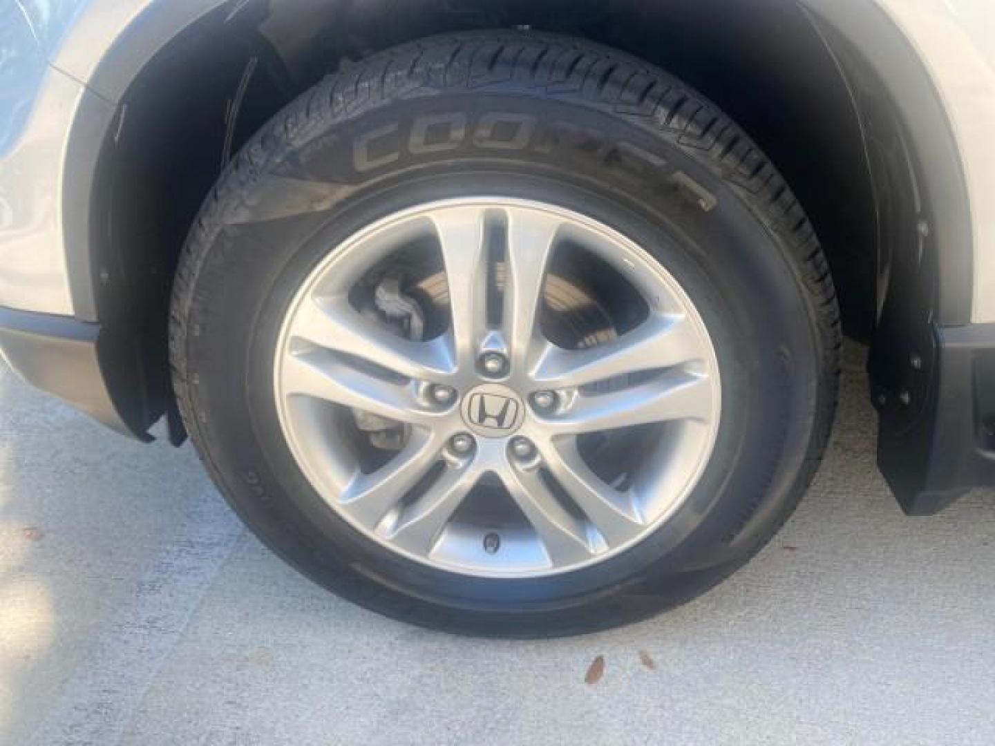 2011 Alabaster Silver Metallic /Gray Honda CR-V EX-L LOW MILES 27,869 (5J6RE3H79BL) with an 2.4L DOHC MPFI 16-Valve i-VTEC I4 Engine engine, Automatic transmission, located at 4701 North Dixie Hwy, Pompano Beach, FL, 33064, (954) 422-2889, 26.240938, -80.123474 - OUR WEBPAGE FLORIDACARS1.COM HAS OVER 100 PHOTOS AND FREE CARFAX LINK 2011 HONDA CR-V EX-L VIN: 5J6RE3H79BL009139 5 J 6 R E 3 H 7 9 B L 0 0 9 1 3 9 4 DOOR WAGON/SPORT UTILITY 2.4L I4 F DOHC 16V GASOLINE 28 MPG FRONT WHEEL DRIVE Top Features Alloy Wheels Running Boards Front Seat Heaters Satellite Ra - Photo#19